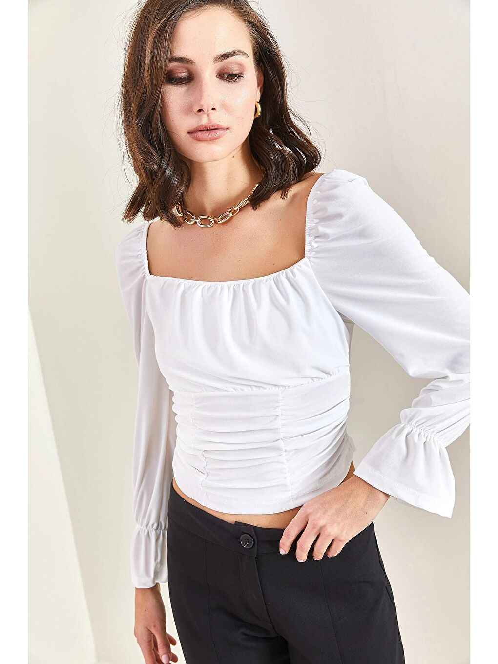 Beyaz Kadın Kare Yaka Kol ve Ön Detaylı Candy Kumaş Bluz