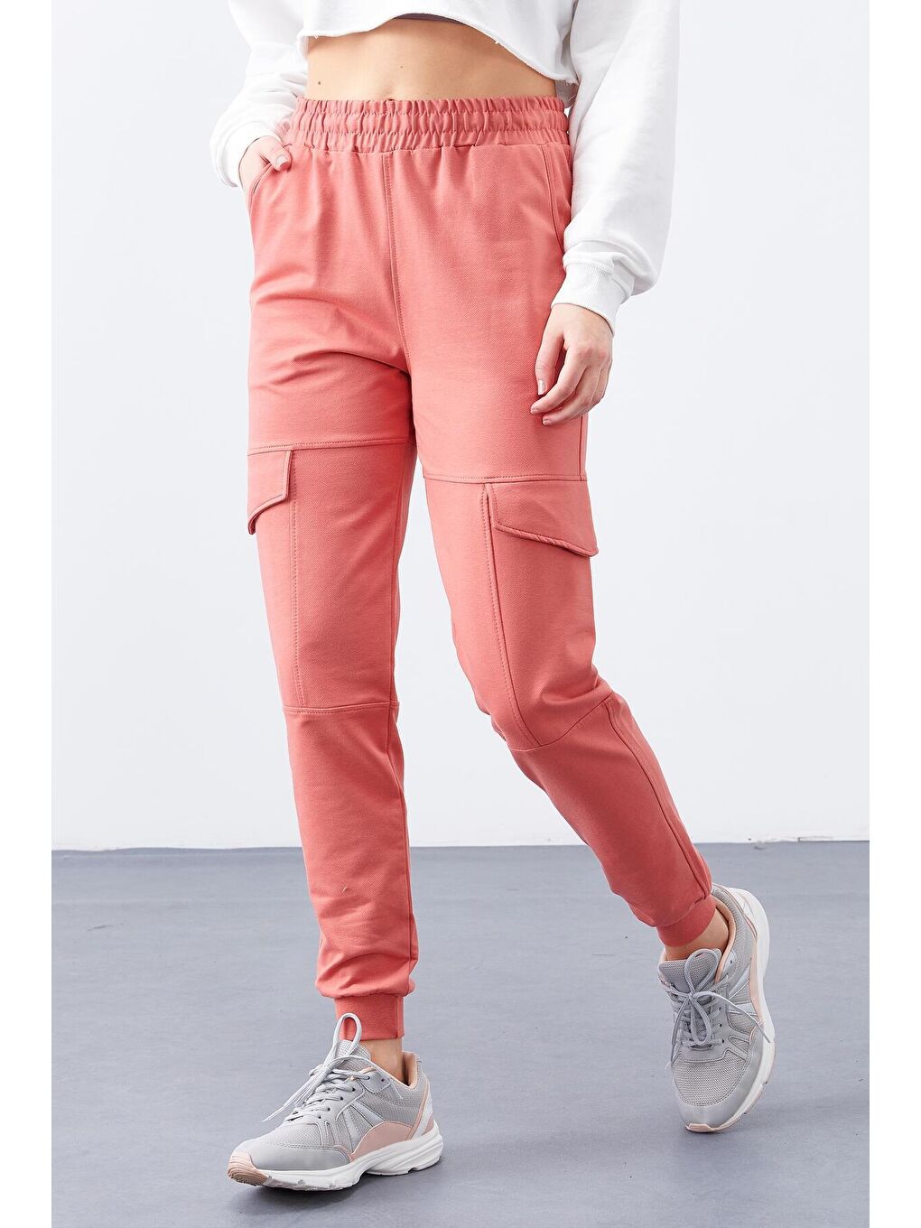 Pembe Pudra Kargo Cep Rahat Form Manşetli Kadın Eşofman Alt - 94581-3