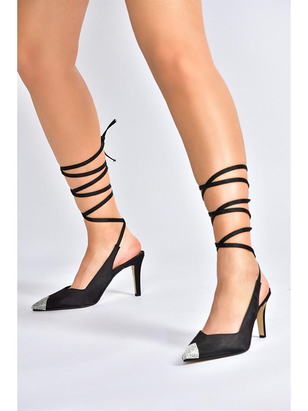 Siyah Saten Kumaş Sivri Burun Taş Detaylı Topuklu Ayakkabı M882017504-4