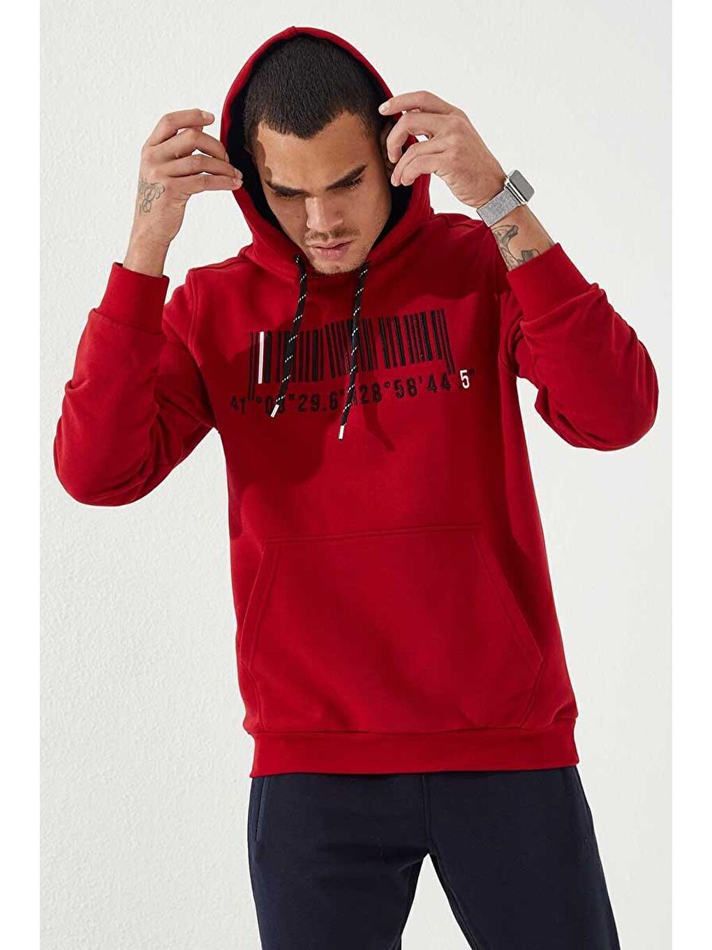 TOMMYLIFE Kırmızı Nakışlı Kanguru Cep Standart Kalıp Kapüşonlu Erkek Sweatshirt - 87839