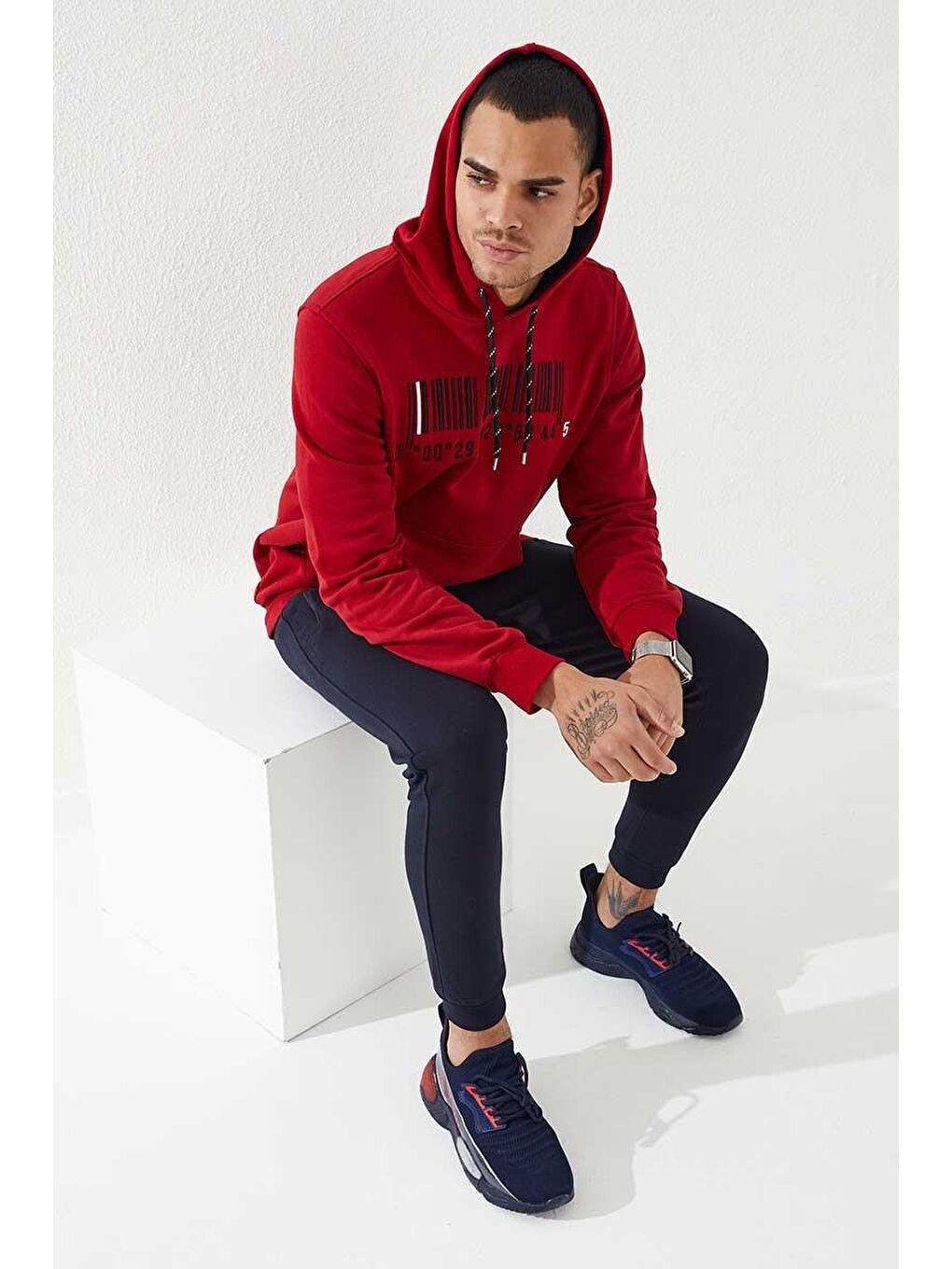 TOMMYLIFE Kırmızı Nakışlı Kanguru Cep Standart Kalıp Kapüşonlu Erkek Sweatshirt - 87839 - 1