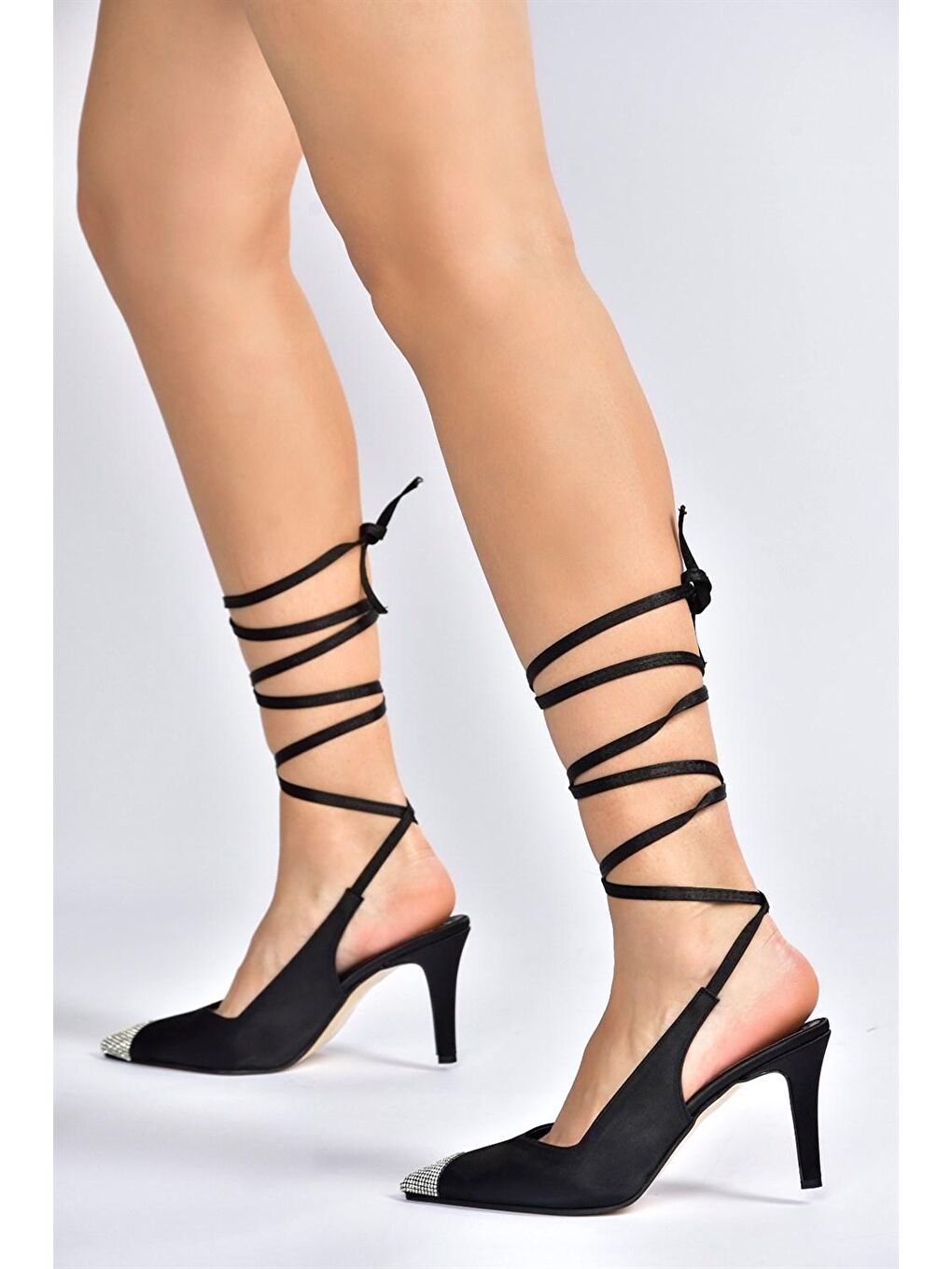 Siyah Saten Kumaş Sivri Burun Taş Detaylı Topuklu Ayakkabı M882017504-1