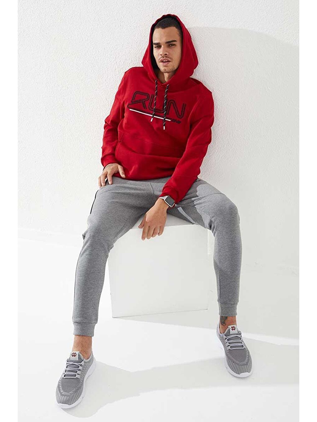 TOMMYLIFE Kırmızı Yazı Nakışlı Standart Kalıp Kapüşonlu Erkek Sweatshirt - 87887 - 3