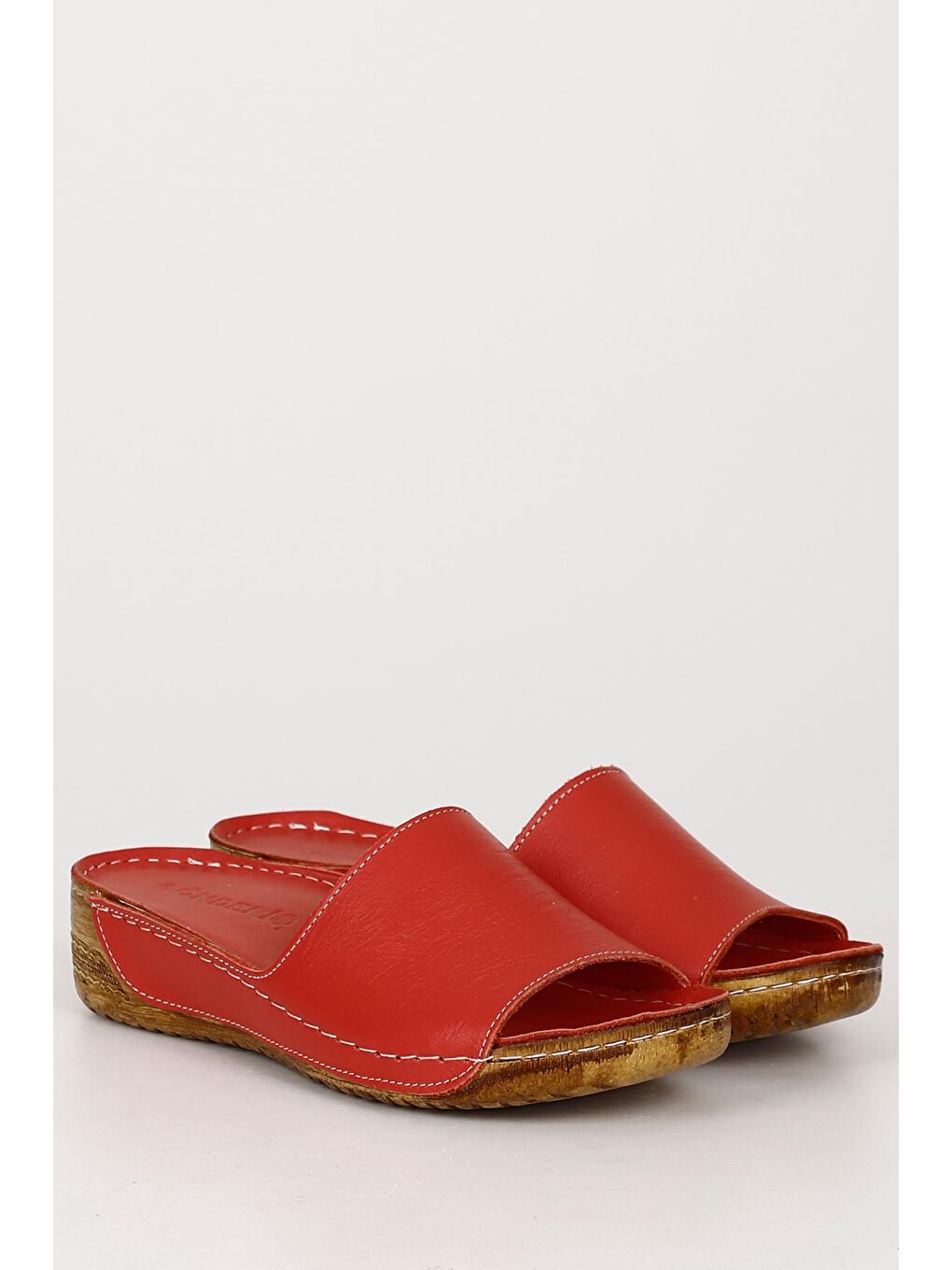 Kırmızı Hakiki Deri Dolgu Taban Kadın Terlik 42285-1