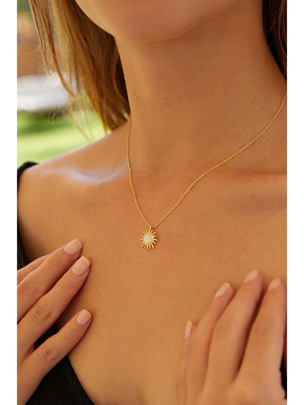 Kadın Beyaz Gold Kaplama 925 Ayar Gümüş Beyaz Opal Taşlı Güneş Kolye-1