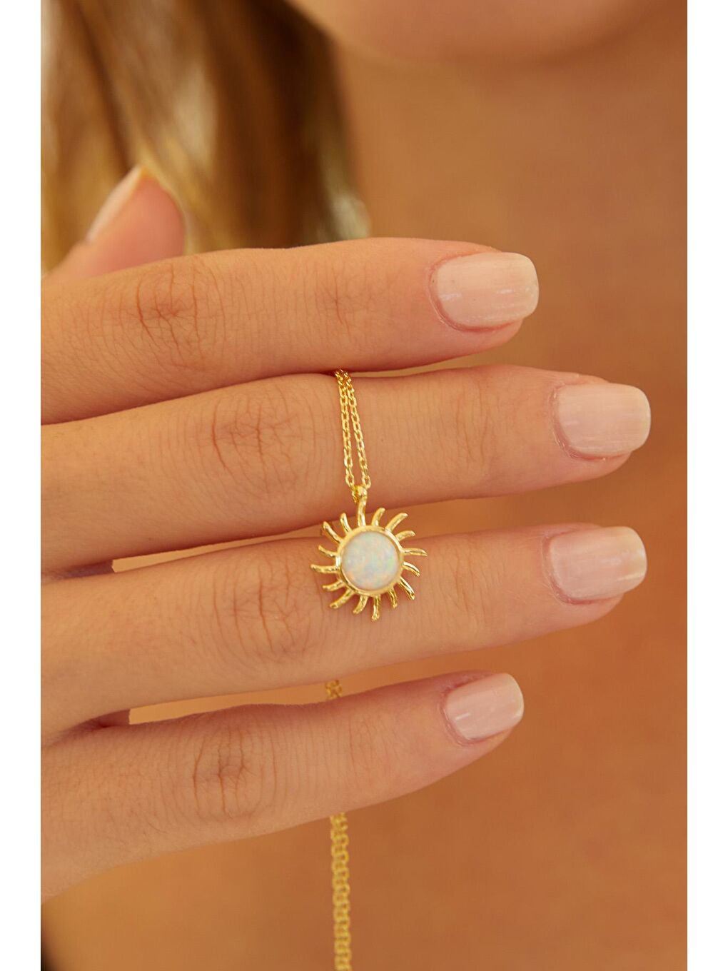 Kadın Beyaz Gold Kaplama 925 Ayar Gümüş Beyaz Opal Taşlı Güneş Kolye-3