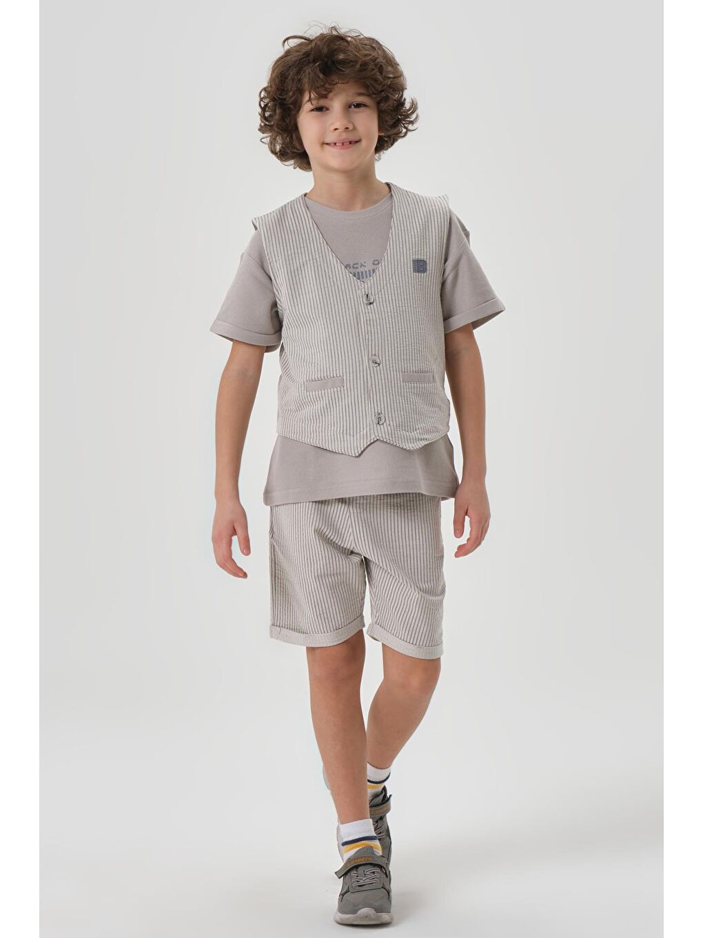 Gri Petek Kumaştan Baskı Detaylı Erkek Çocuk Alt Şort Üst Bisiklet Yaka T-shırt Yelek Takımı