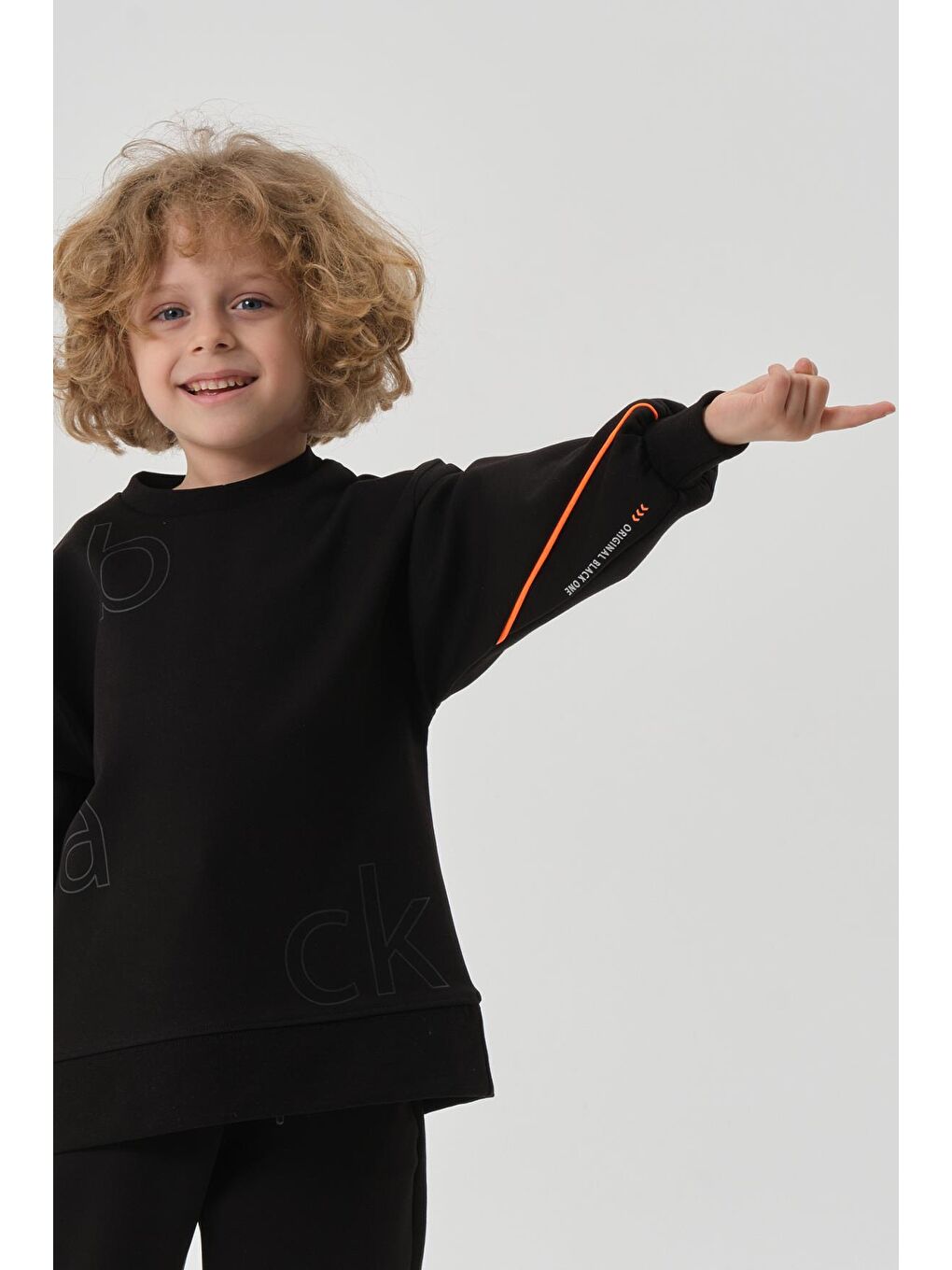 Siyah Bisiklet Yaka Çelikli İnterlok Kumaştan Baskı Detaylı Erkek Çocuk Eşofman Takımı-1
