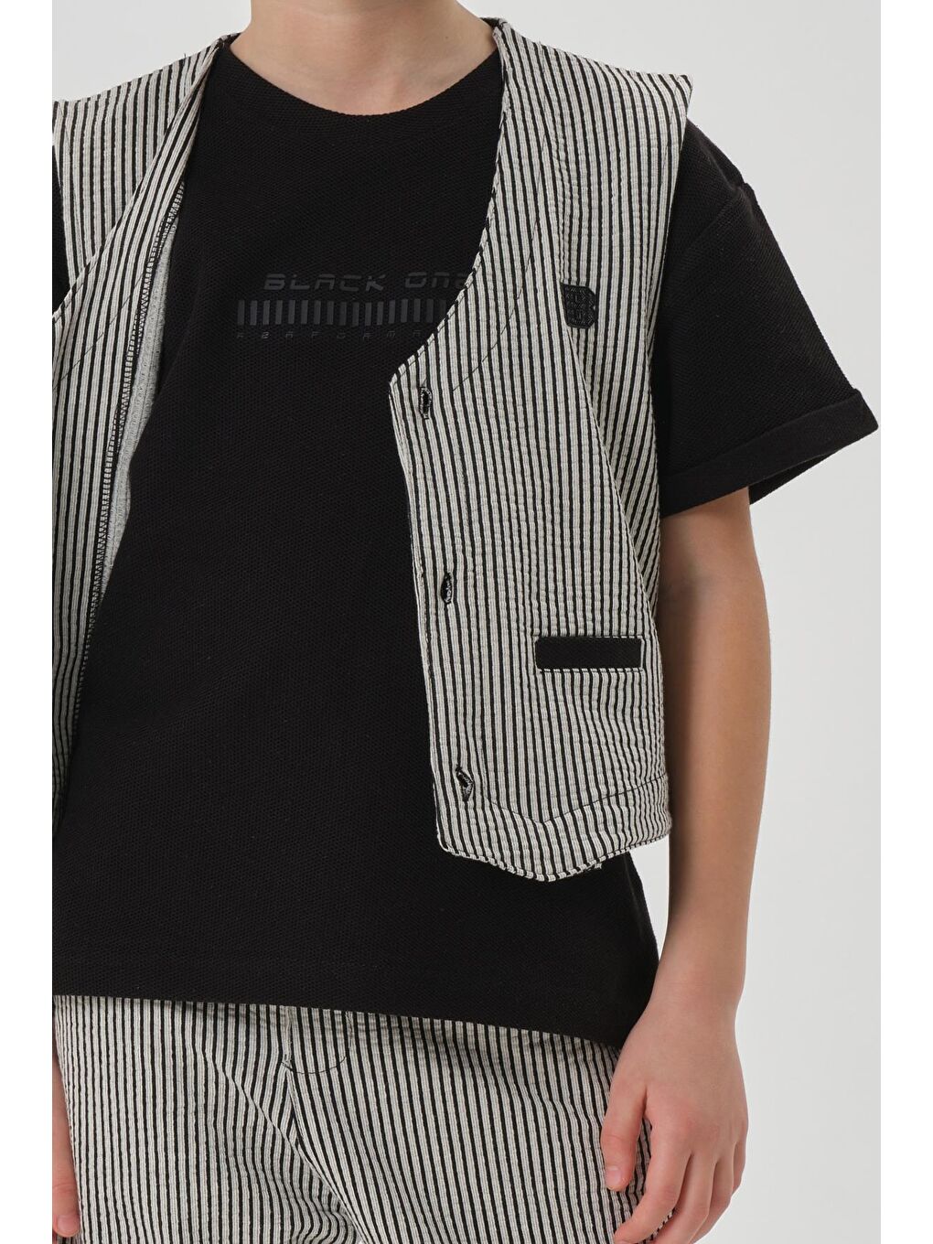 Siyah Petek Kumaştan Baskı Detaylı Erkek Çocuk Alt Şort Üst Bisiklet Yaka T-shırt Yelek Takımı-2