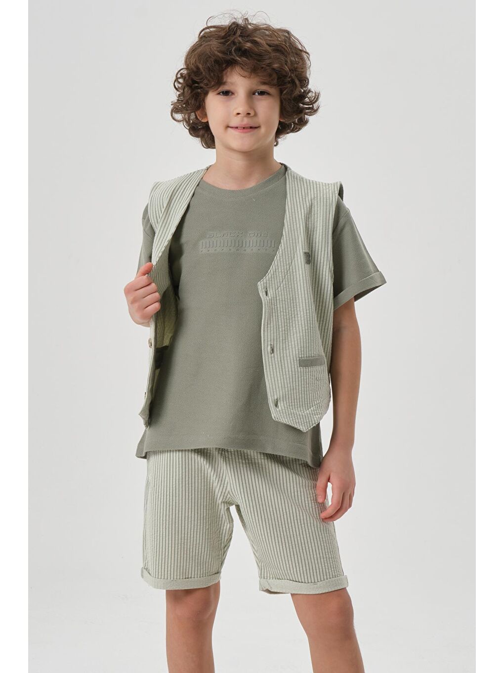 Yeşil Petek Kumaştan Baskı Detaylı Erkek Çocuk Alt Şort Üst Bisiklet Yaka T-shırt Yelek Takımı-2
