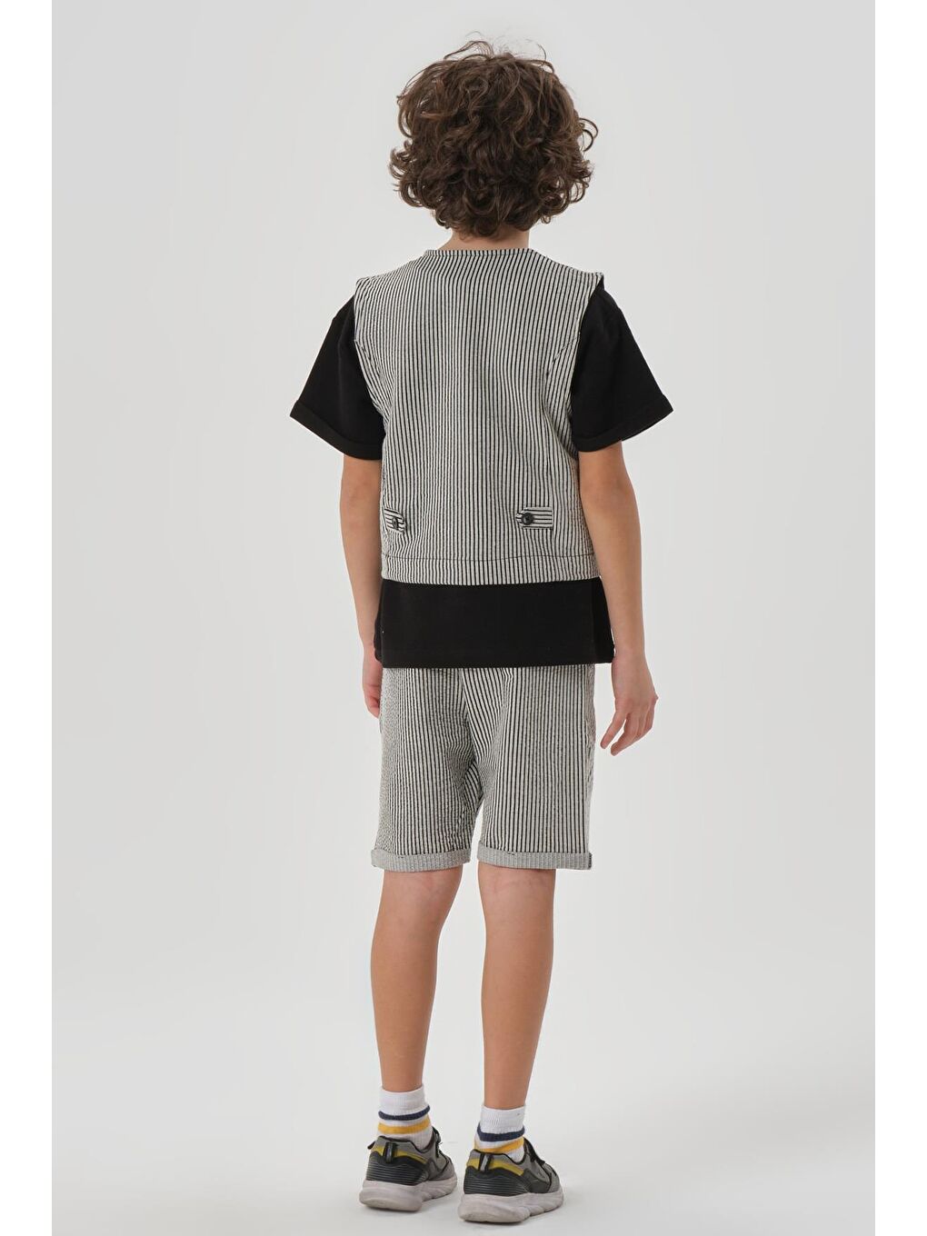 Siyah Petek Kumaştan Baskı Detaylı Erkek Çocuk Alt Şort Üst Bisiklet Yaka T-shırt Yelek Takımı-4