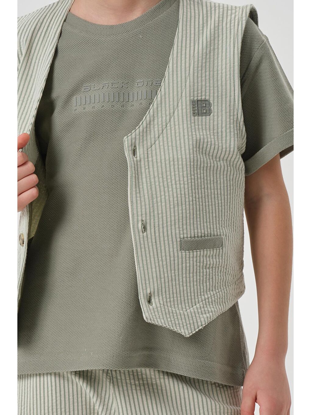 Yeşil Petek Kumaştan Baskı Detaylı Erkek Çocuk Alt Şort Üst Bisiklet Yaka T-shırt Yelek Takımı-4