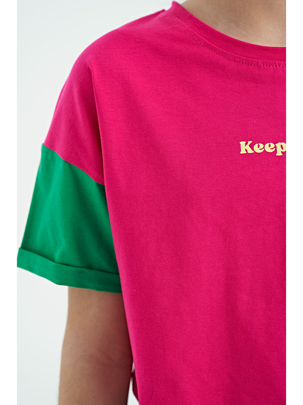 Fuşya Yazı Baskılı O Yaka Düşük Omuzlu Oversize Kız Çocuk Tişört - 75130-8