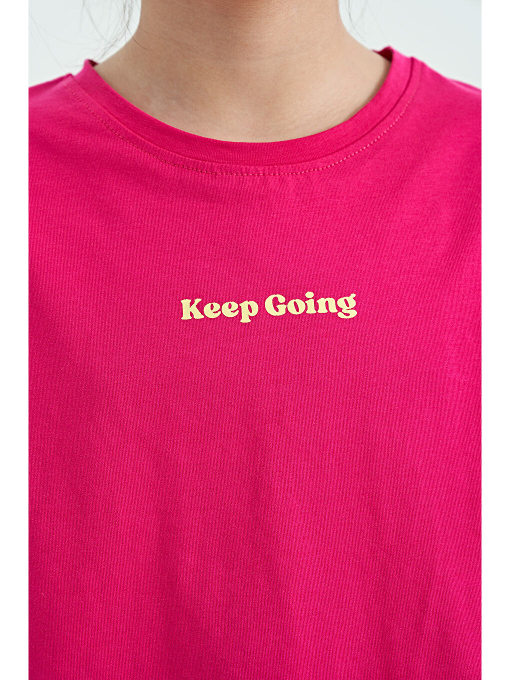 Fuşya Yazı Baskılı O Yaka Düşük Omuzlu Oversize Kız Çocuk Tişört - 75130-9