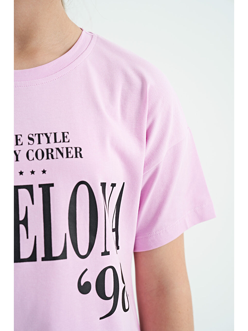Pembe O Yaka Yazı Baskılı Düşük Omuz Oversize Kız Çocuk Tişört - 75115-9