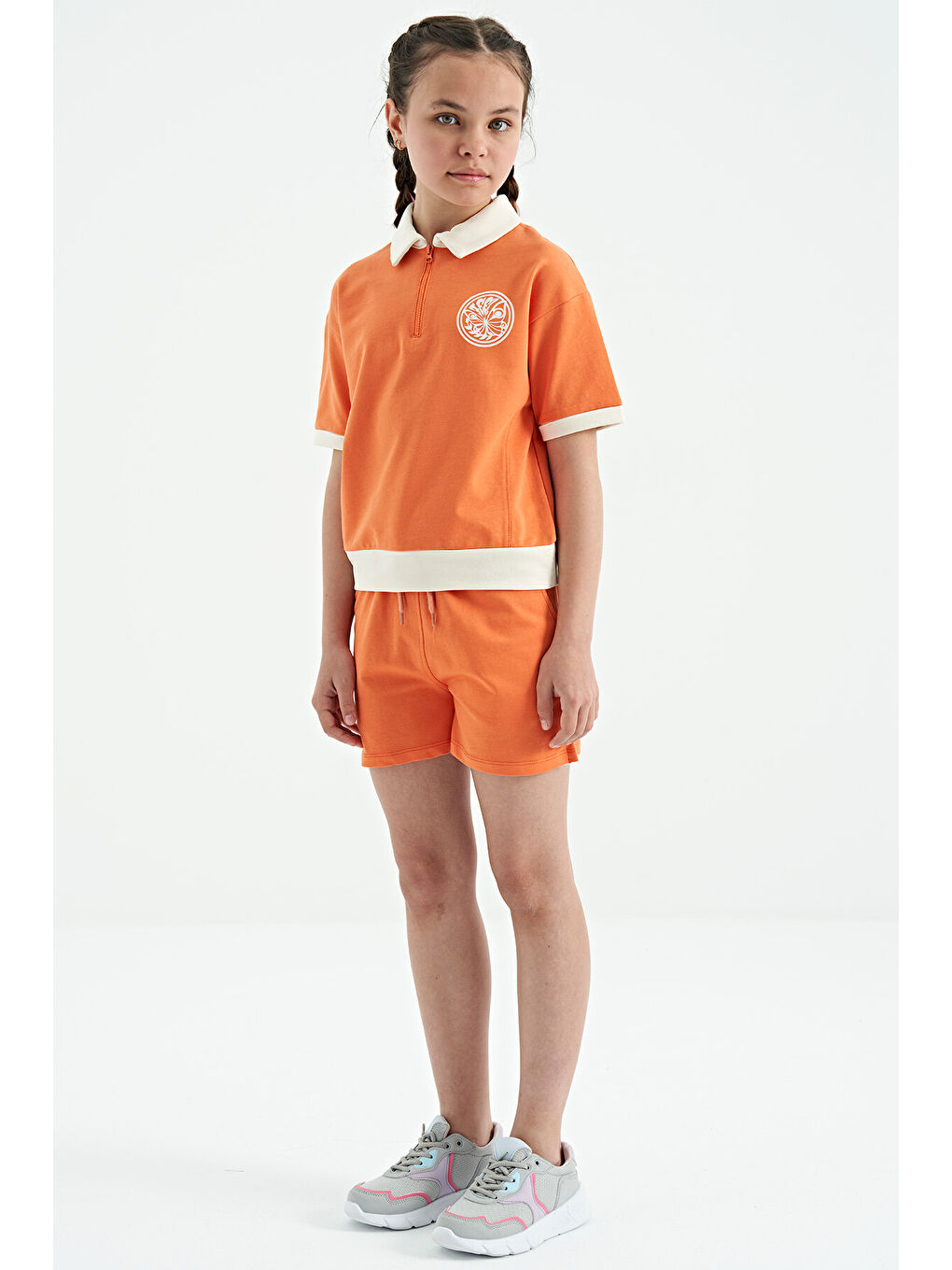 TOMMYLIFE Turuncu Oranj Yakalı Kısa Kollu Rahat Form Kız Çocuk Şort Takım - 75131 - 3
