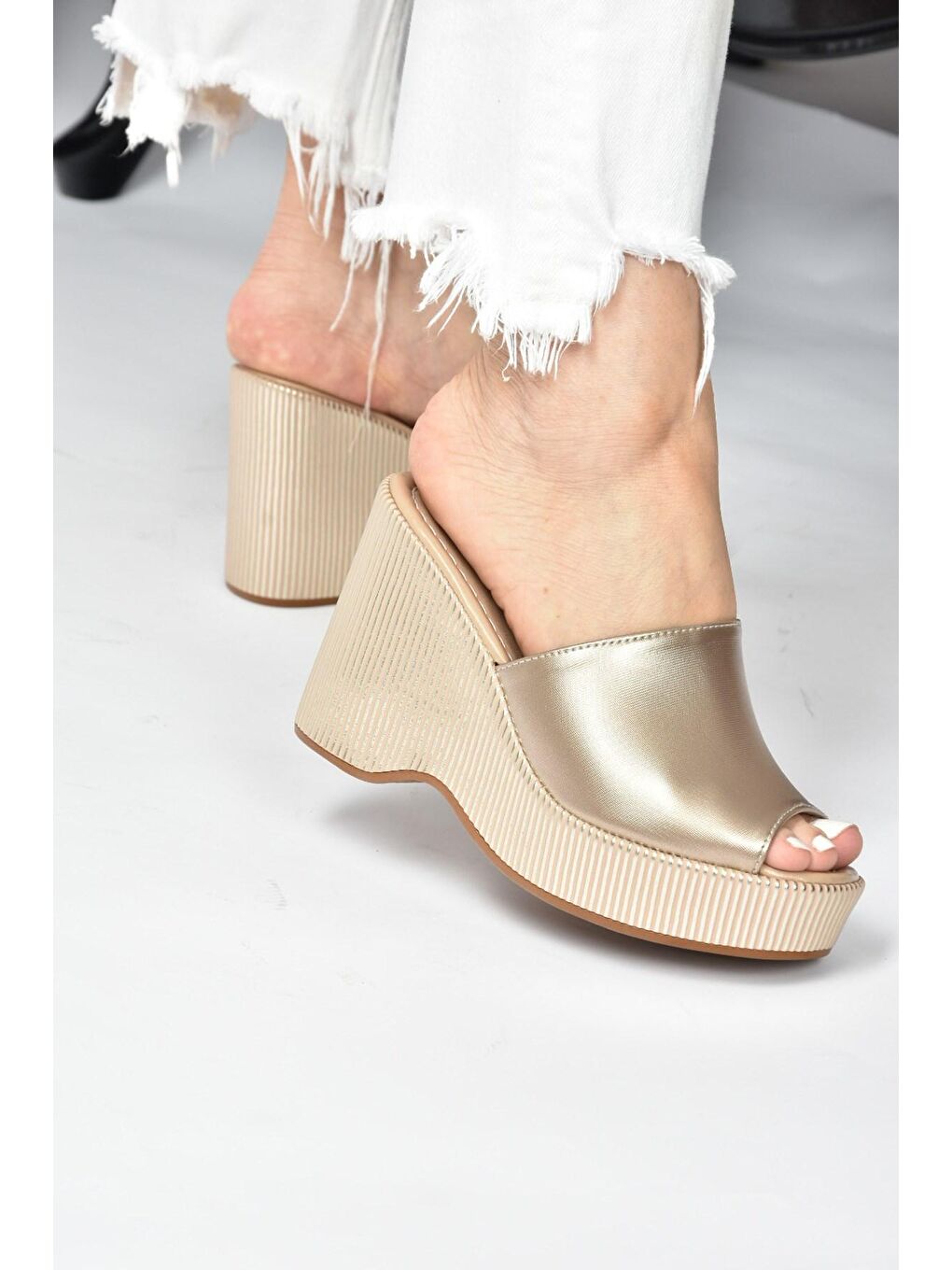 Fox Shoes Sari K250101509 Altın Kadın Terlik - 2