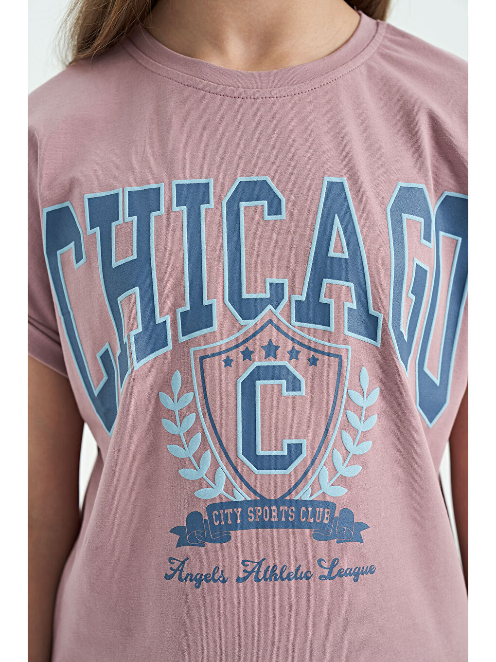 Pembe Gül Kurusu O Yaka Düşük Omuzlu Rahat Form Kısa Kollu Kız Çocuk Tişört - 75128-2