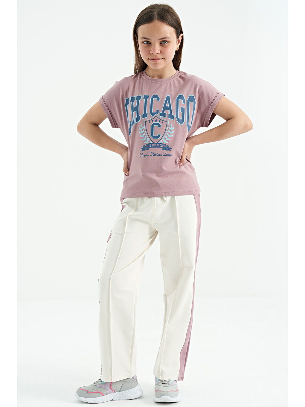 Pembe Gül Kurusu O Yaka Düşük Omuzlu Rahat Form Kısa Kollu Kız Çocuk Tişört - 75128-3