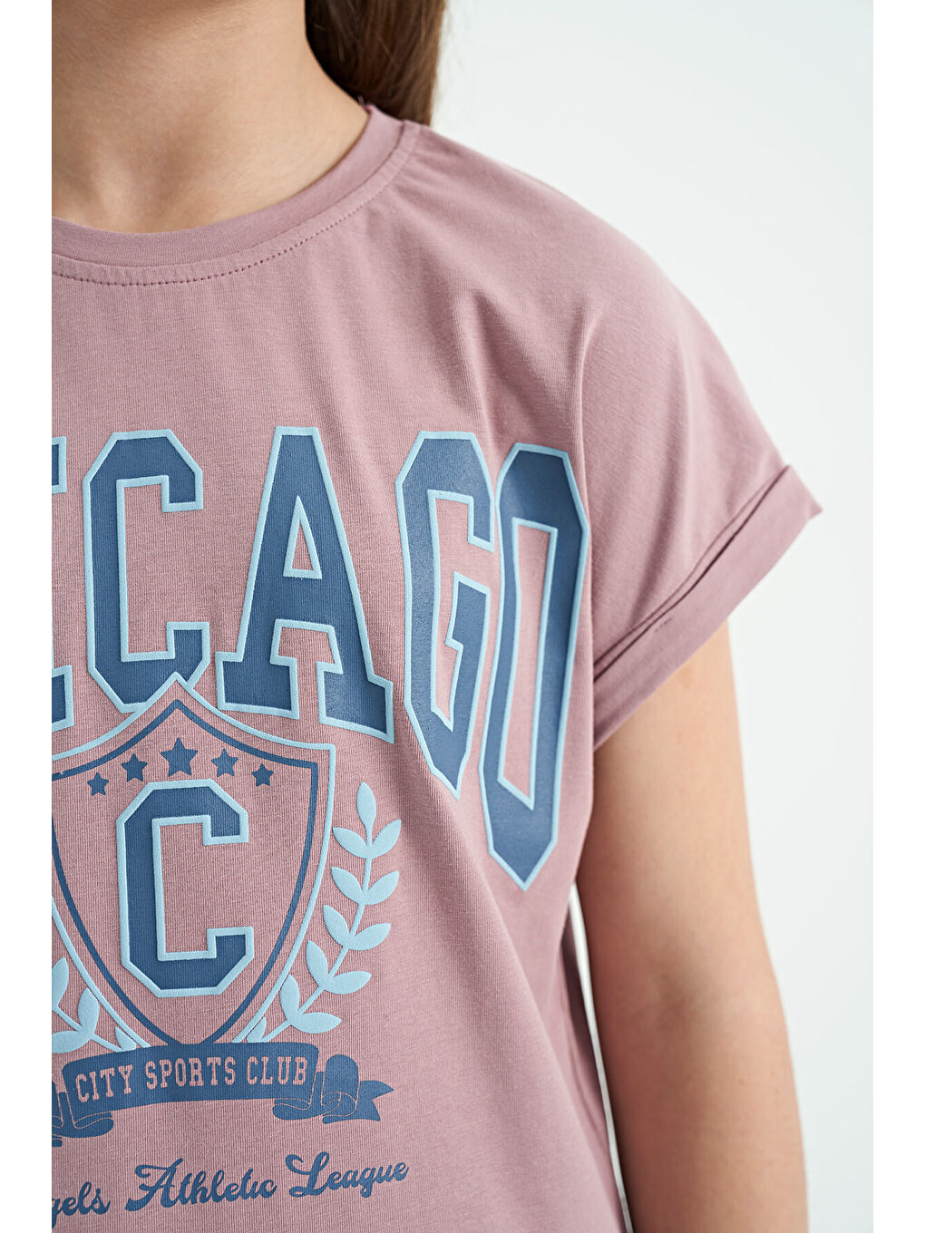 Pembe Gül Kurusu O Yaka Düşük Omuzlu Rahat Form Kısa Kollu Kız Çocuk Tişört - 75128-4