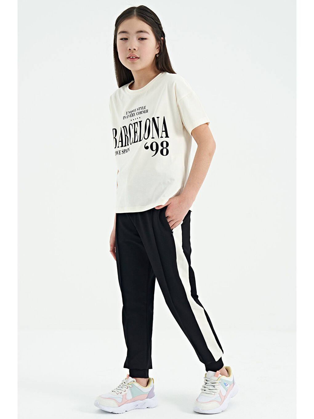 Siyah Yan Bantlı Gizli Fermuar Cep Detaylı Jogger Kız Çocuk Eşofman Alt - 75122-2