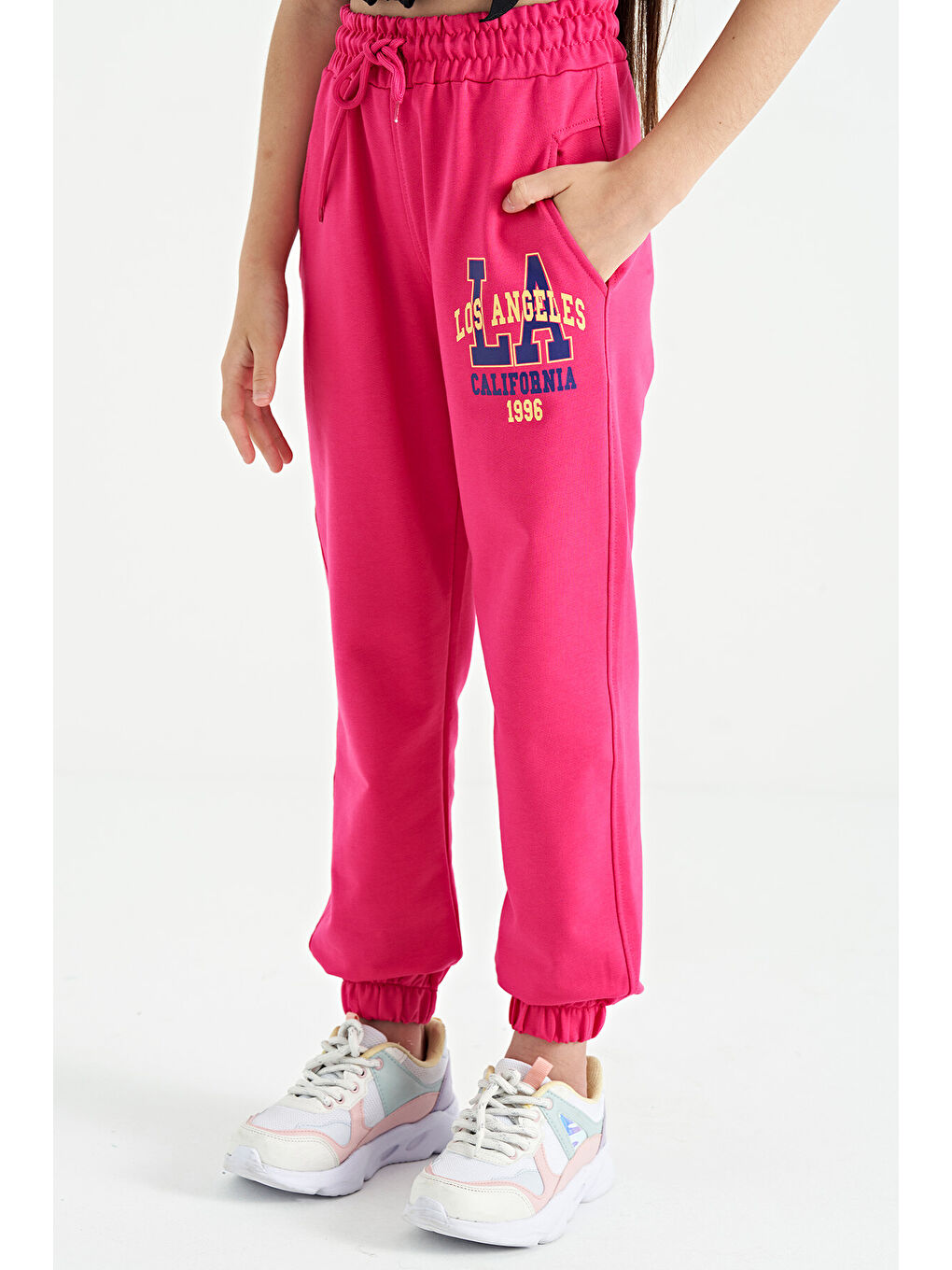 Fuşya Yazı Nakışlı Standart Kalıp Jogger Kız Çocuk Eşofman Alt - 75120-2