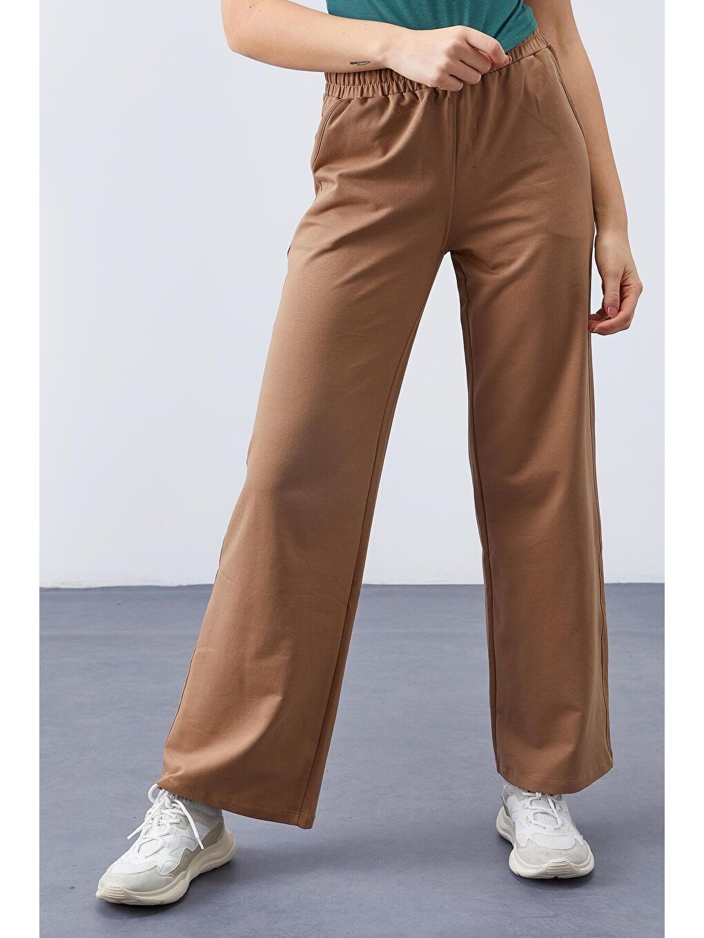 Kahverengi Toprak Yüksek Bel Cepli Rahat Form Geniş Paça Kadın Eşofman Alt - 94567-1