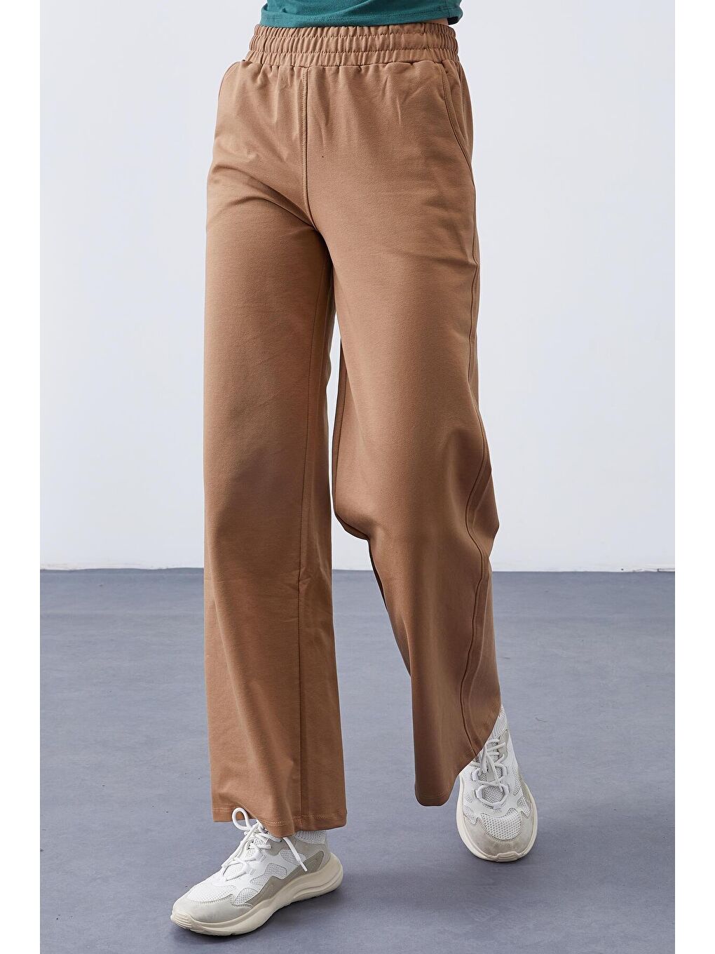 Kahverengi Toprak Yüksek Bel Cepli Rahat Form Geniş Paça Kadın Eşofman Alt - 94567-3