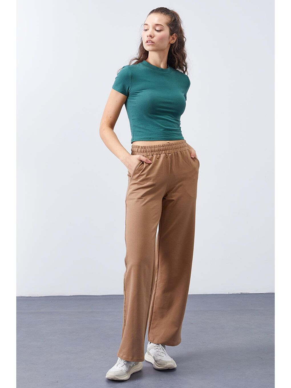 Kahverengi Toprak Yüksek Bel Cepli Rahat Form Geniş Paça Kadın Eşofman Alt - 94567-4