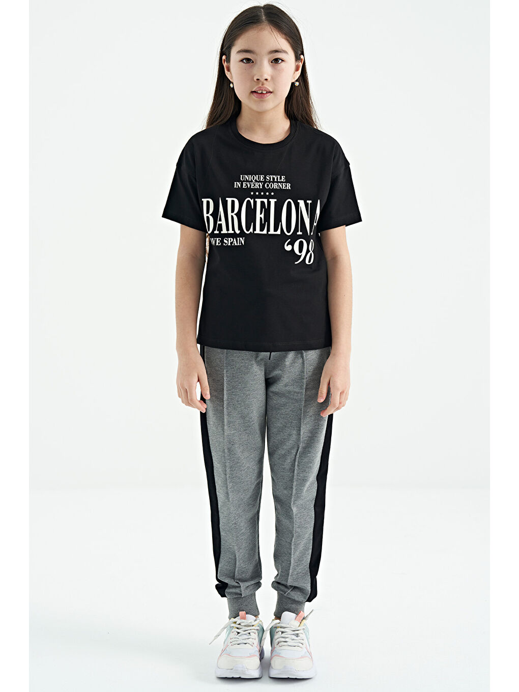 Siyah O Yaka Yazı Baskılı Düşük Omuz Oversize Kız Çocuk Tişört - 75115-6