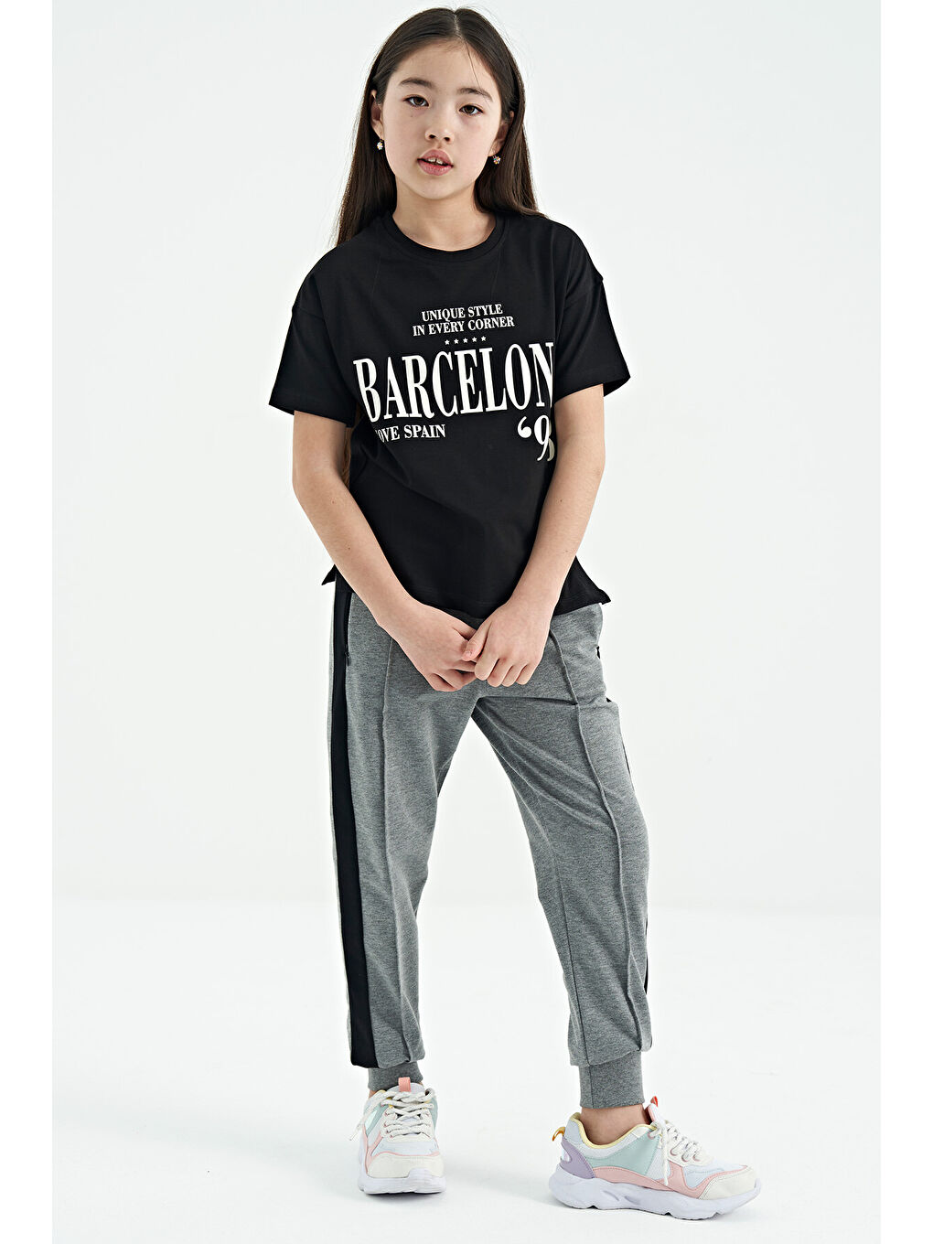 Siyah O Yaka Yazı Baskılı Düşük Omuz Oversize Kız Çocuk Tişört - 75115-8