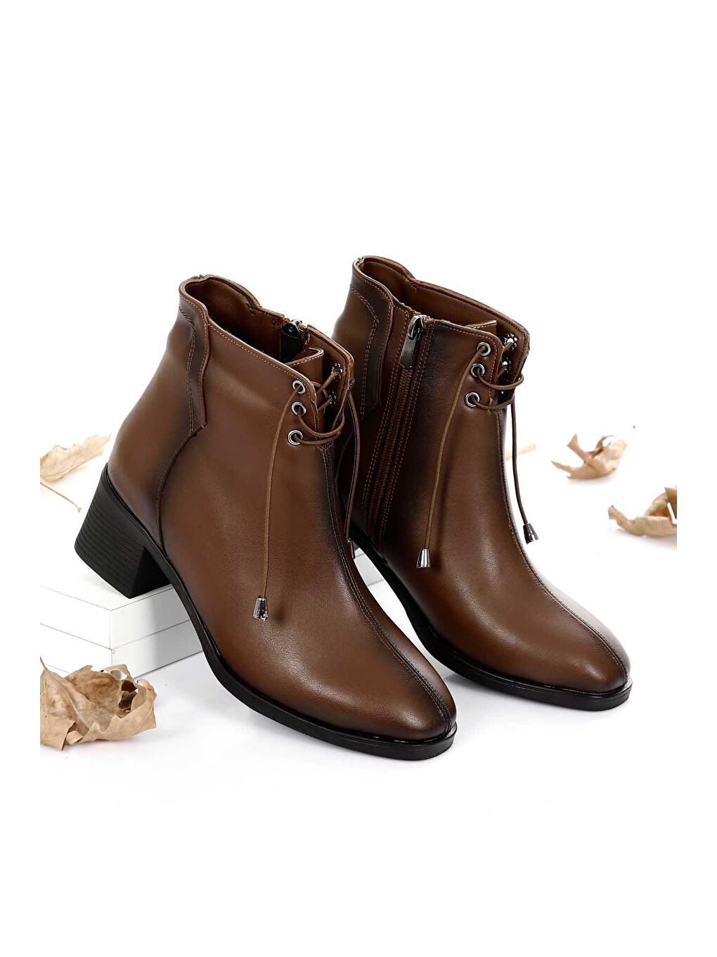 Kahverengi Küt Burun Topuklu Fermuarlı Kadın Günlük Bot 37314