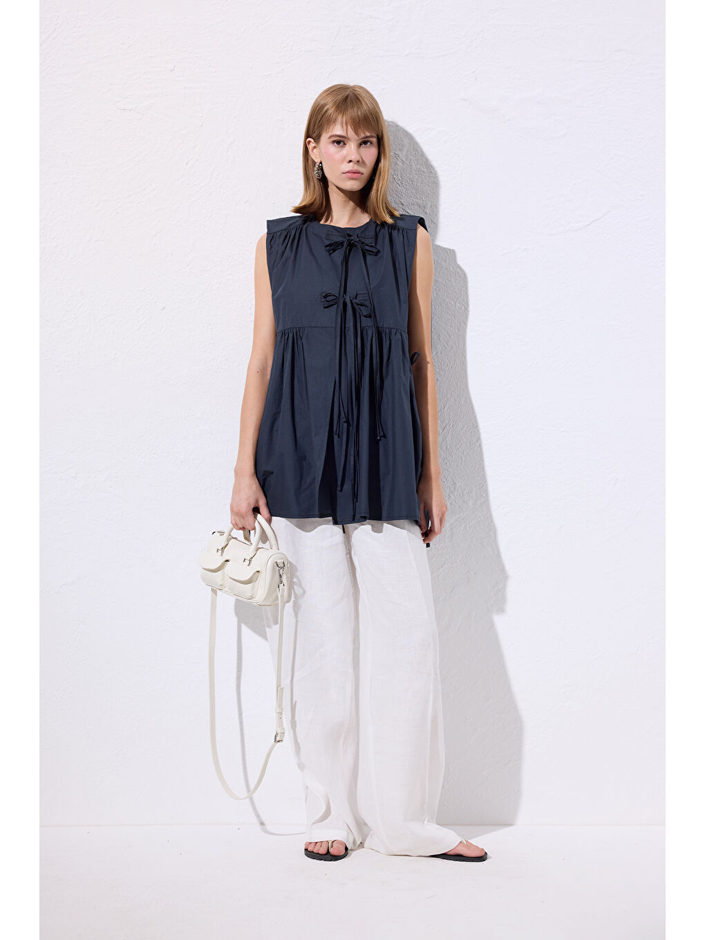 Bağcık Detaylı Yelek Lacivert