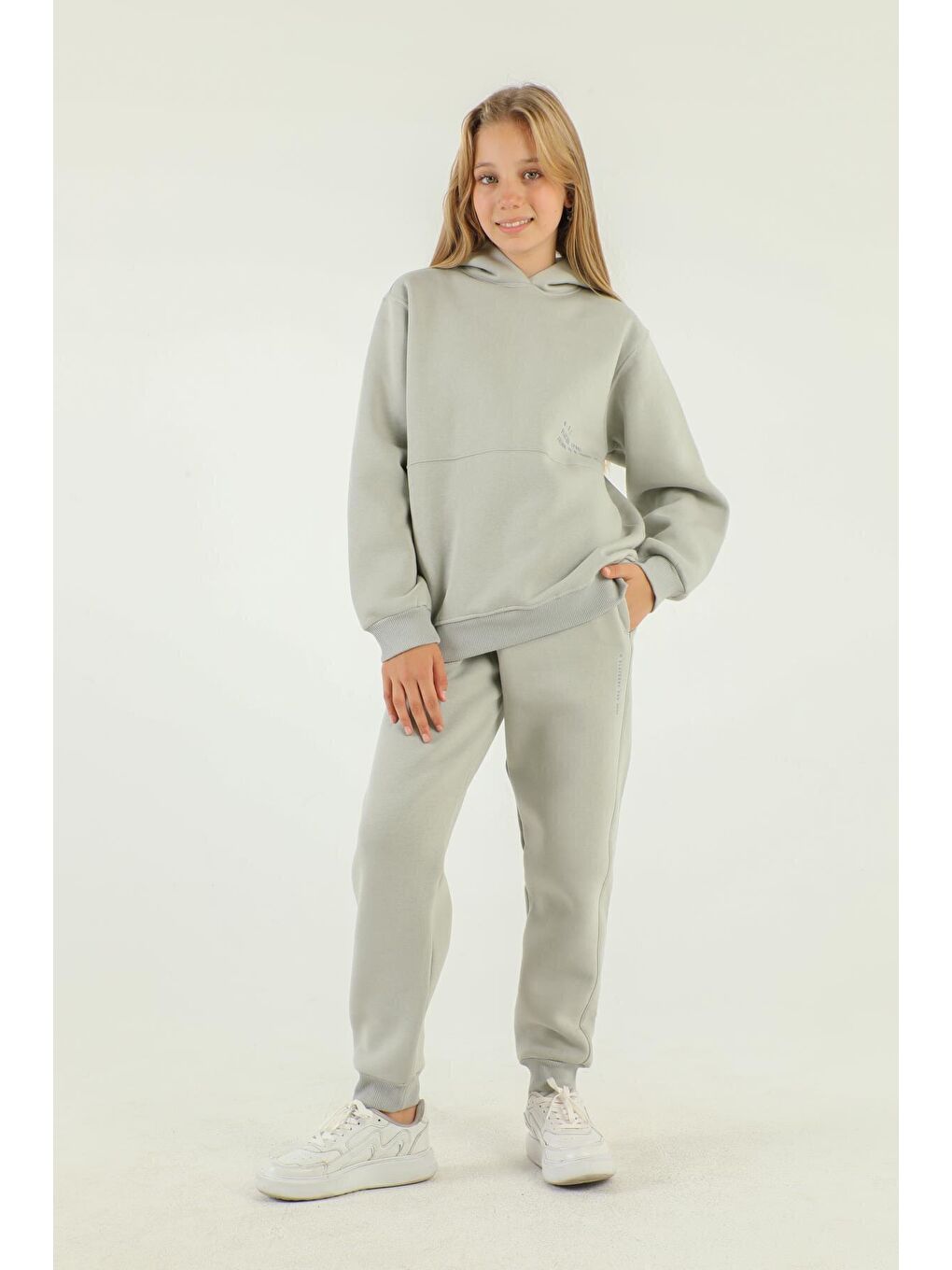 Gri Kapüşonlu Kargo Cepli Kalın Kız Çocuk Eşofman Takımı