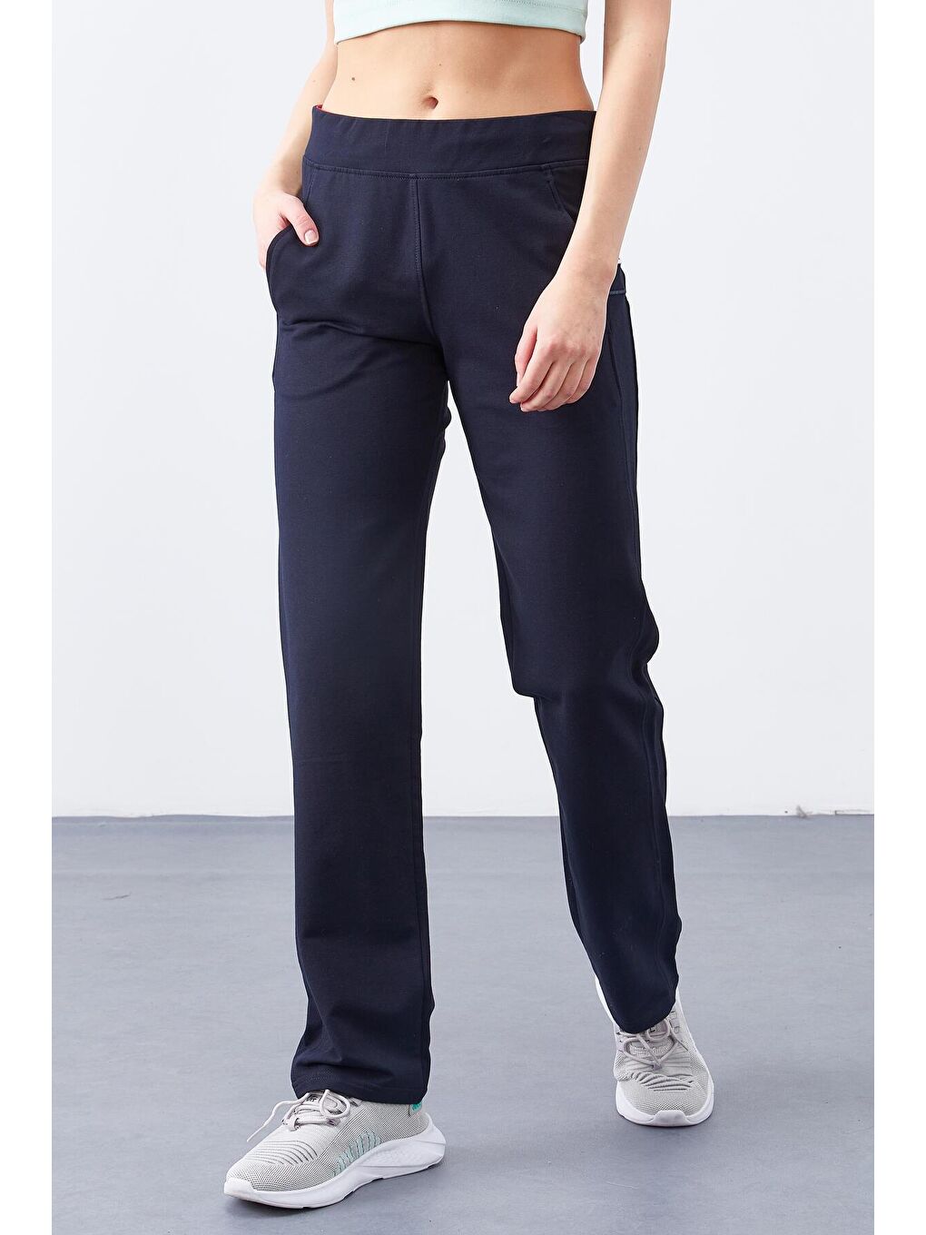 Lacivert Nakışlı Şerit Cepli Rahat Form Klasik Paça Kadın Eşofman Alt - 94187-1