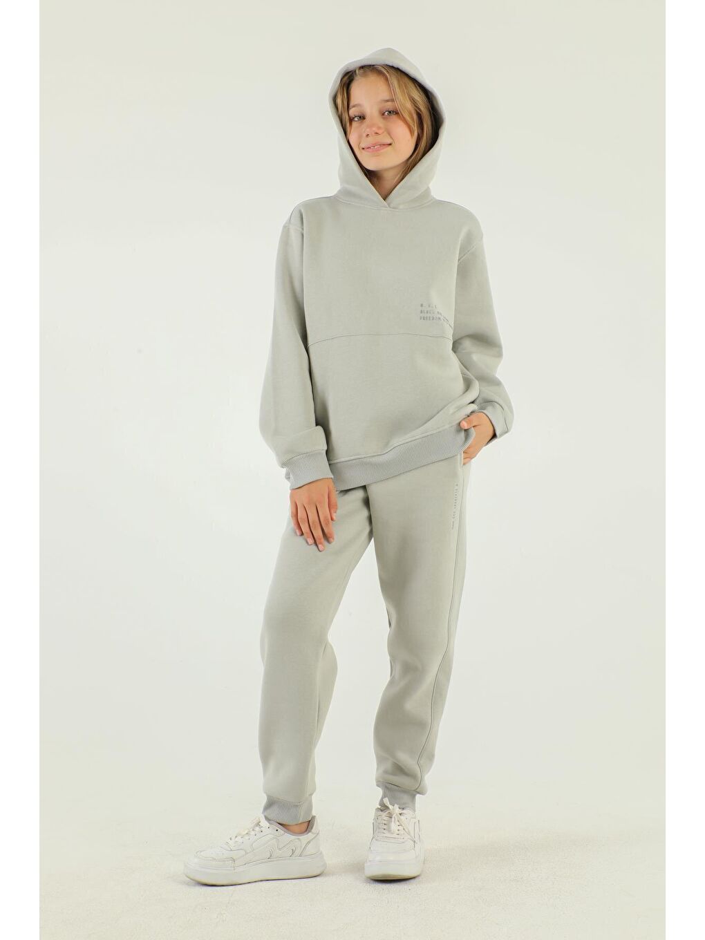 Gri Kapüşonlu Kargo Cepli Kalın Kız Çocuk Eşofman Takımı-2