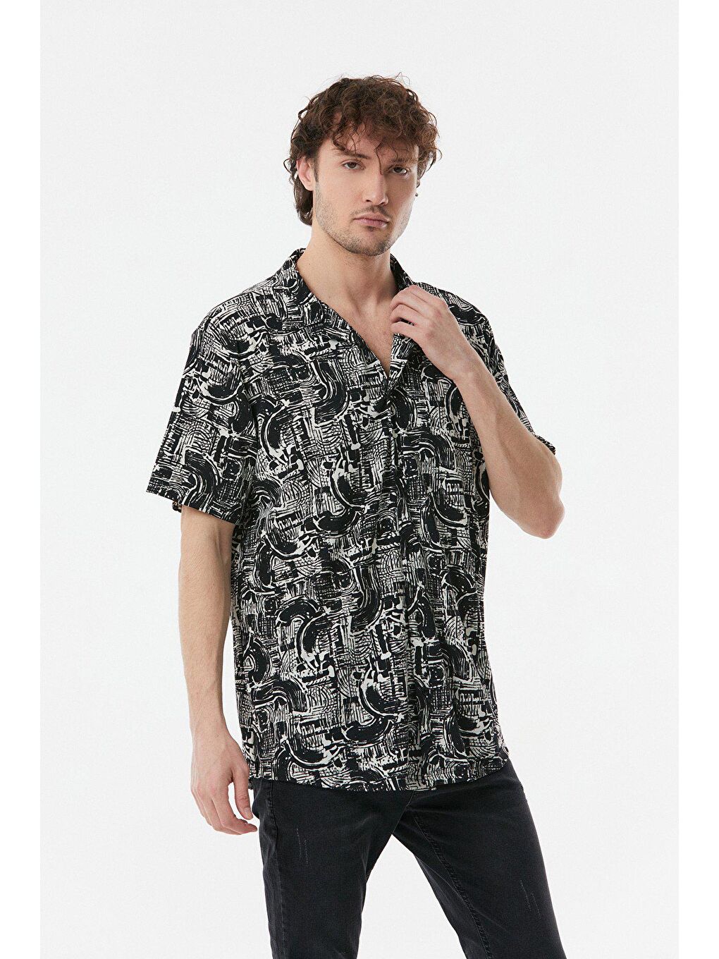 Siyah Desenli  Kısa Kollu Oversize Gömlek