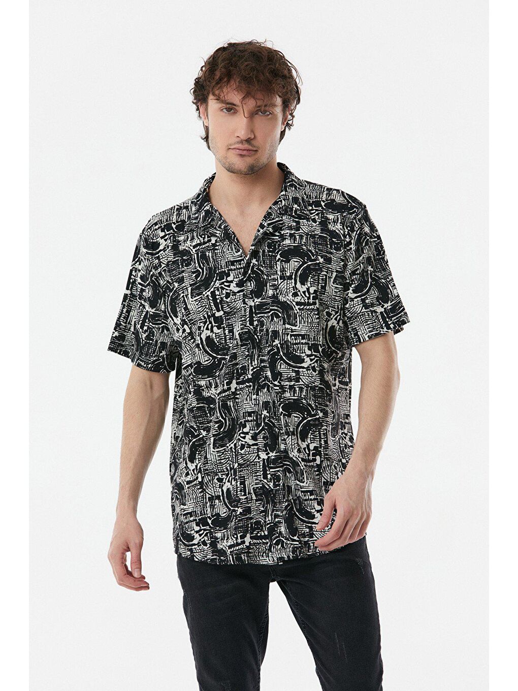 Siyah Desenli  Kısa Kollu Oversize Gömlek-2