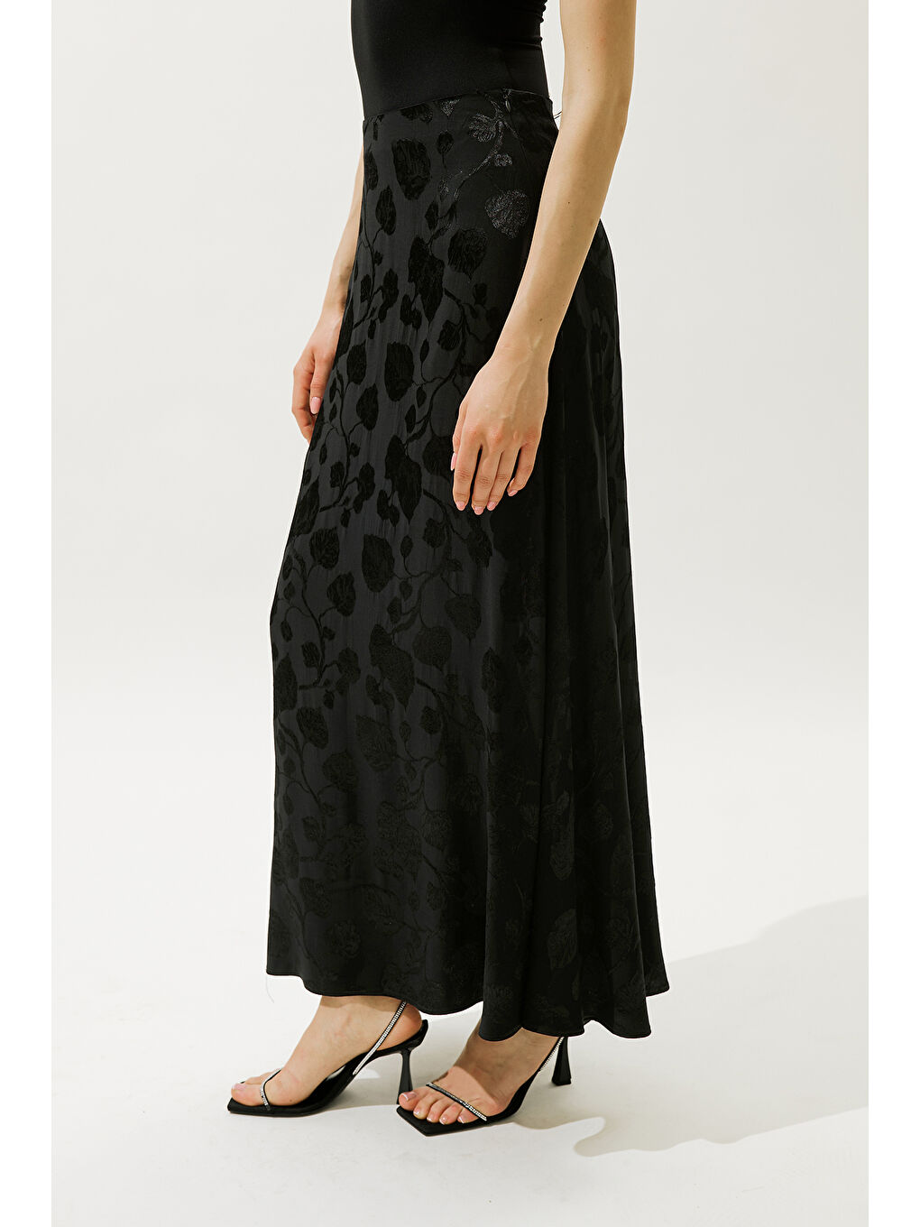 Jakarlı Saten Etek Siyah-4