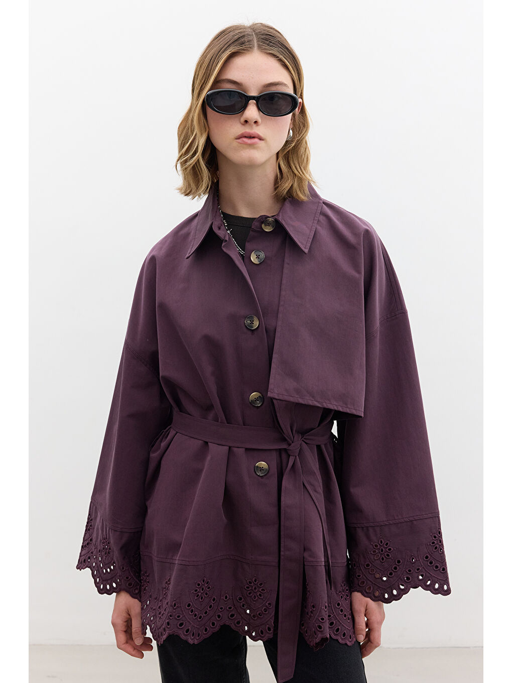 Nakış Detaylı Tasarım Trençkot Mürdüm