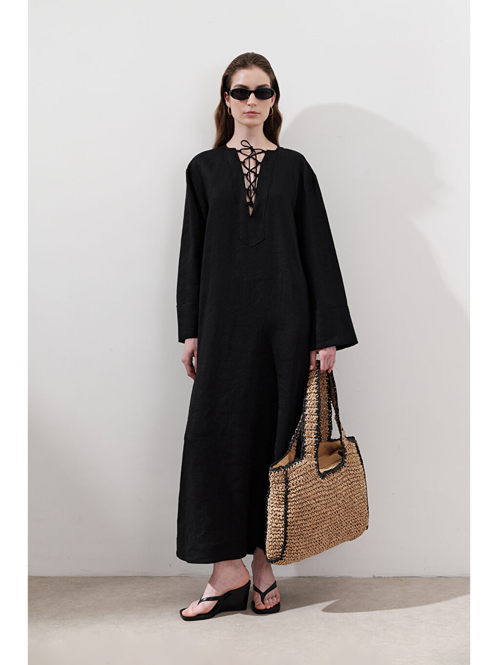 Keten Bağlama Detaylı Elbise Siyah
