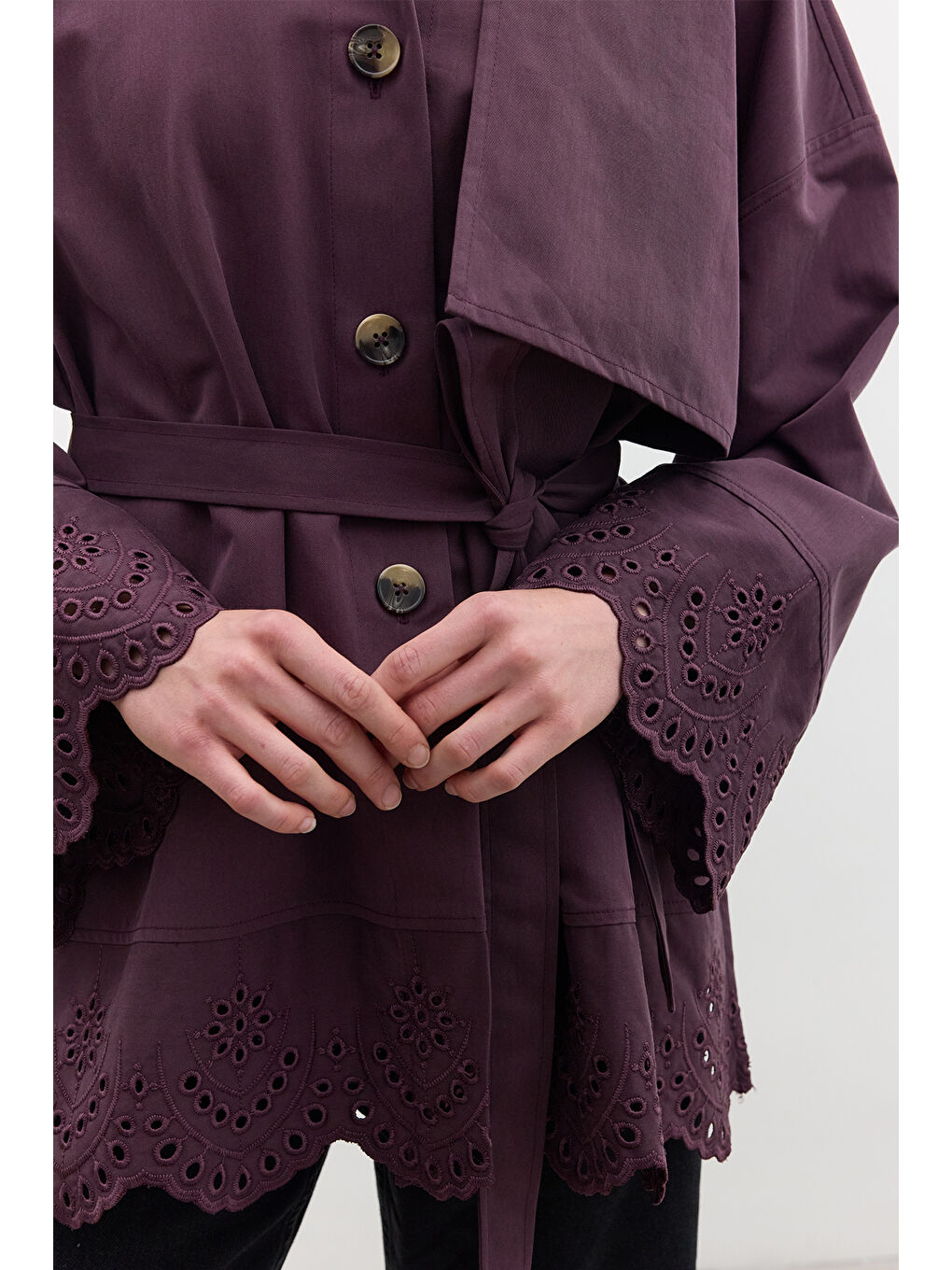 Nakış Detaylı Tasarım Trençkot Mürdüm-4