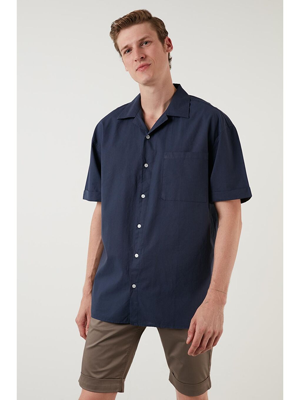 Lacivert Relaxed Fit Kısa Kollu Tek Cepli Apaş Yaka Gömlek CF21194664