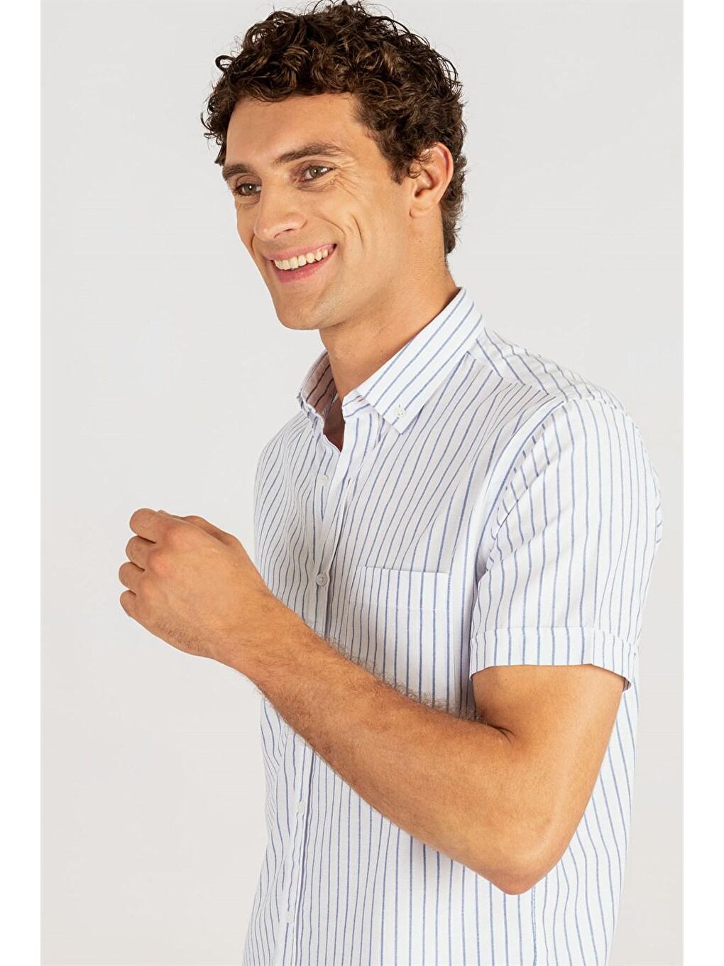Mavi Klasik Fit Rahat Kalıp Kısa Kol Çizgili Yaka Düğmeli Erkek Gömlek