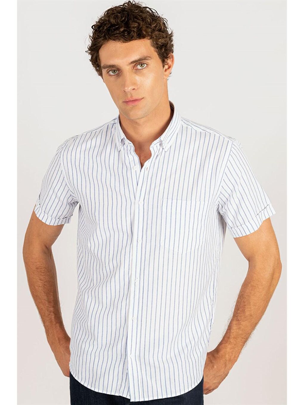 Mavi Klasik Fit Rahat Kalıp Kısa Kol Çizgili Yaka Düğmeli Erkek Gömlek-1