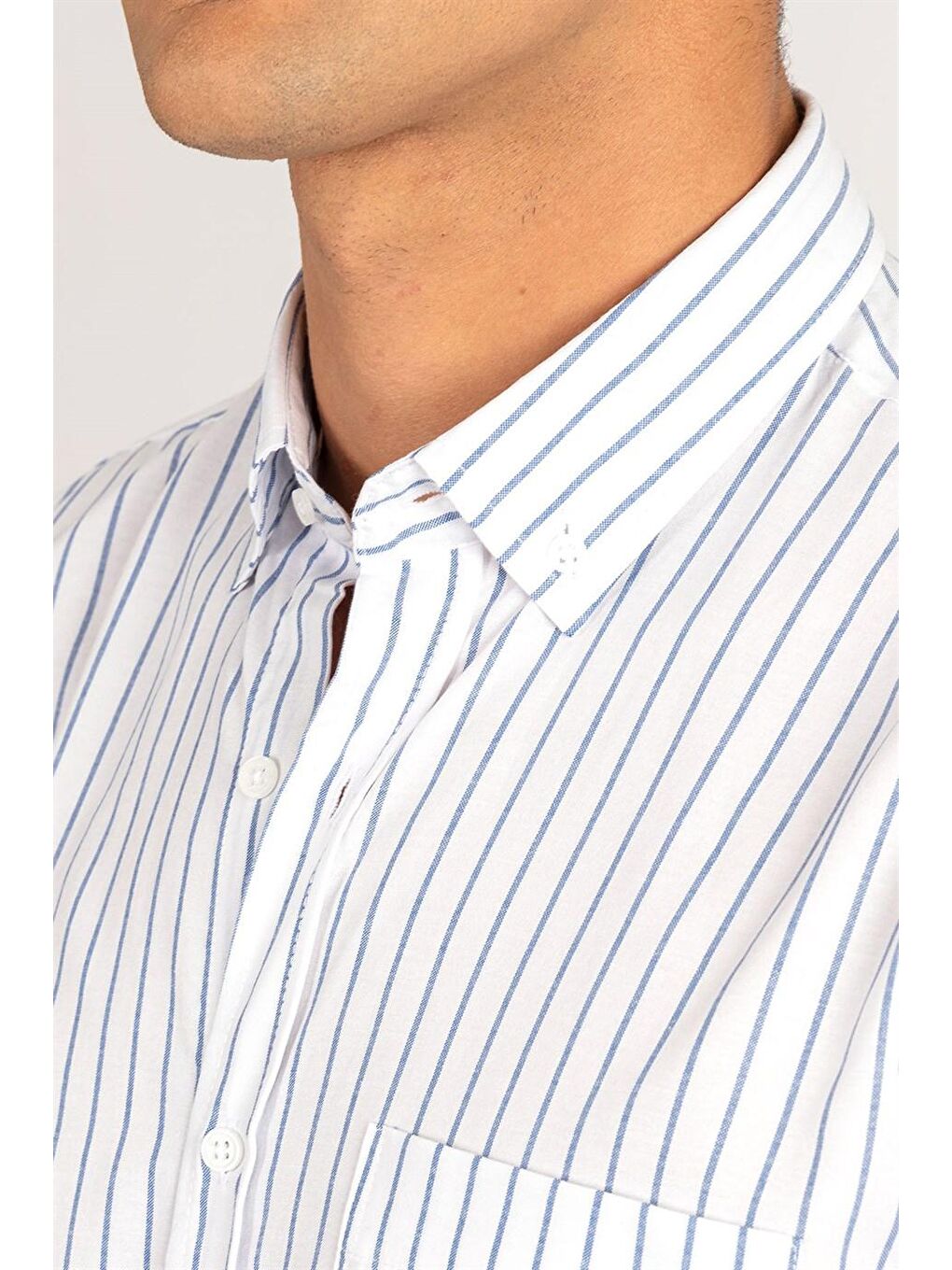 Mavi Klasik Fit Rahat Kalıp Kısa Kol Çizgili Yaka Düğmeli Erkek Gömlek-2