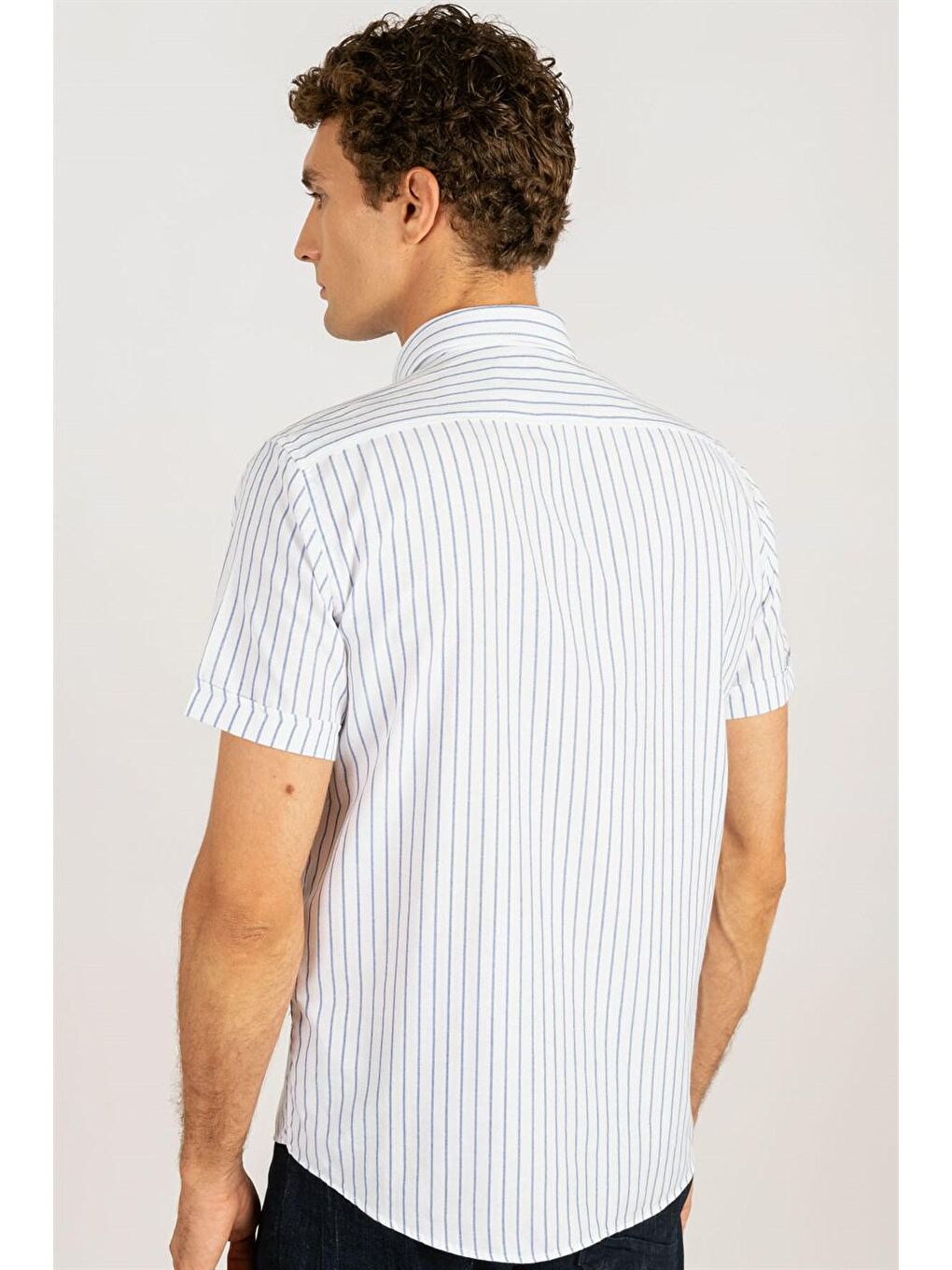 Mavi Klasik Fit Rahat Kalıp Kısa Kol Çizgili Yaka Düğmeli Erkek Gömlek-3