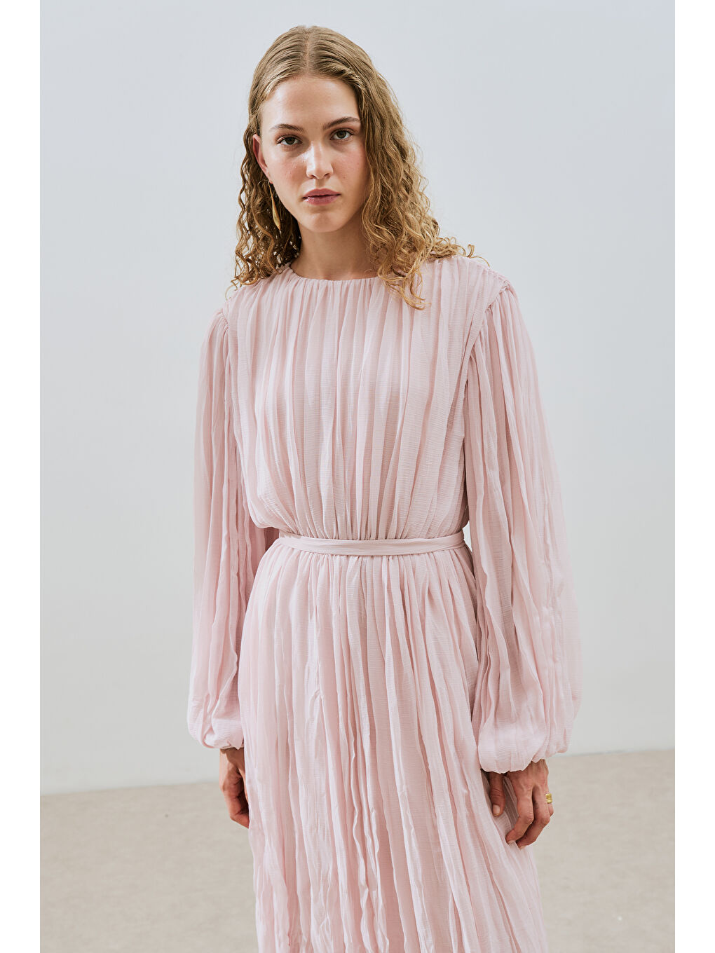 Pembe Piliseli Şifon Elbise Pudra-2