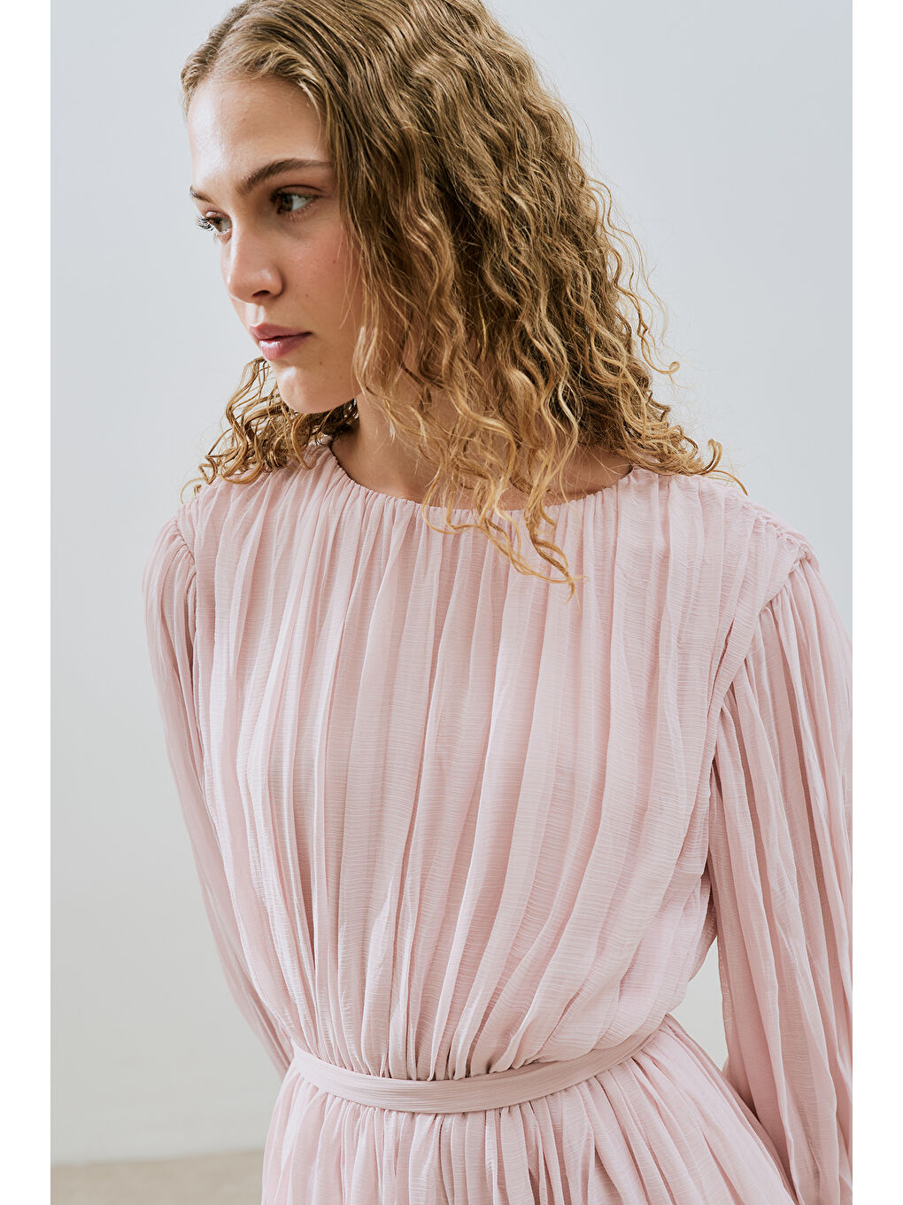 Pembe Piliseli Şifon Elbise Pudra-3