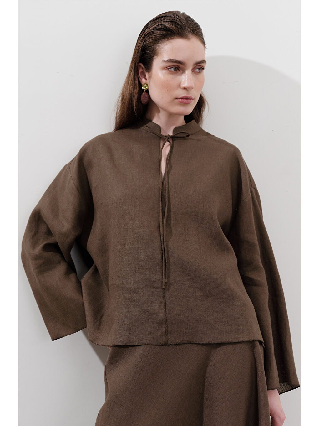 Kahverengi Keten Bağlamalı Bluz Tozlu Kahve